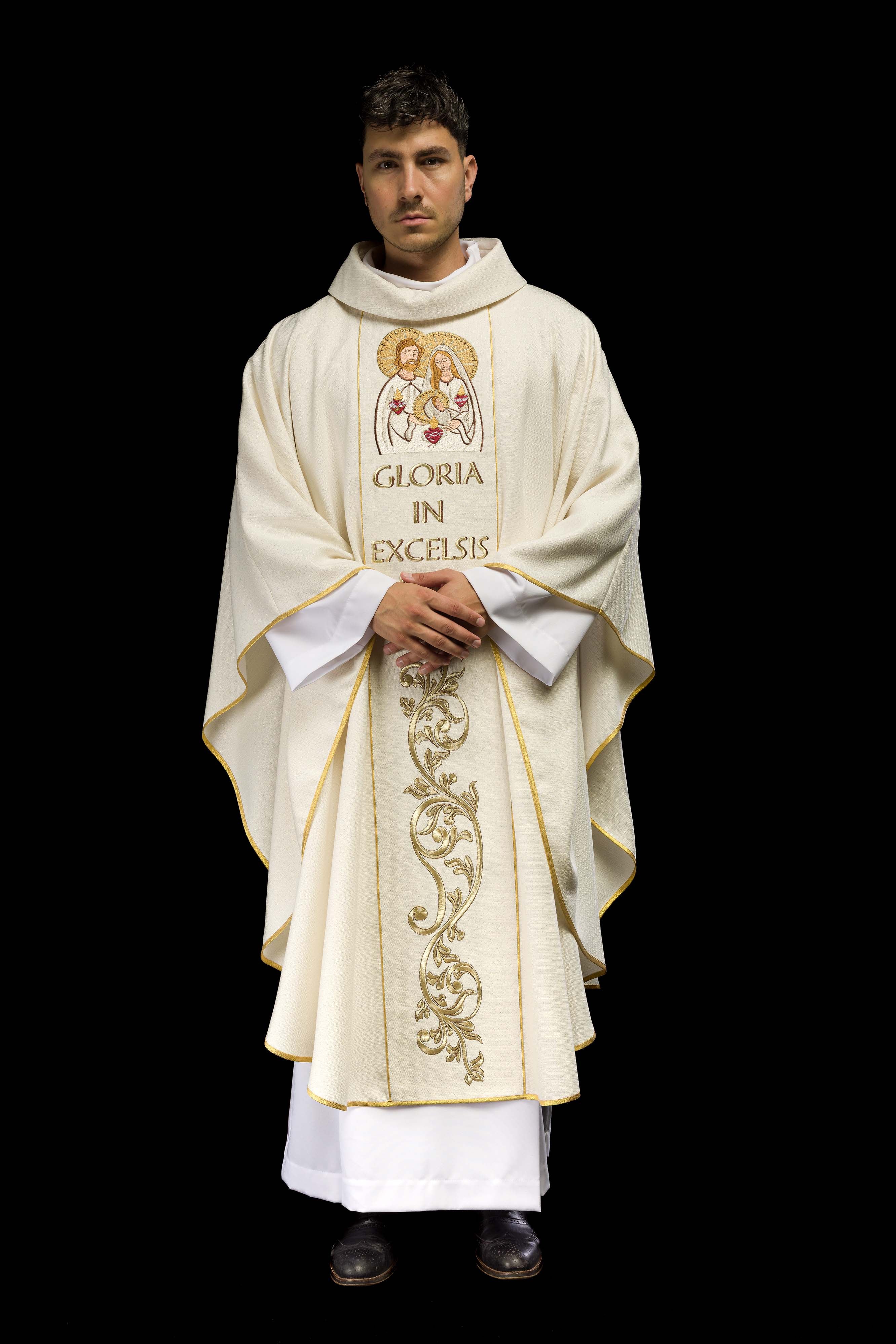 Casula natalizia ricamata con l'immagine della Sacra Famiglia