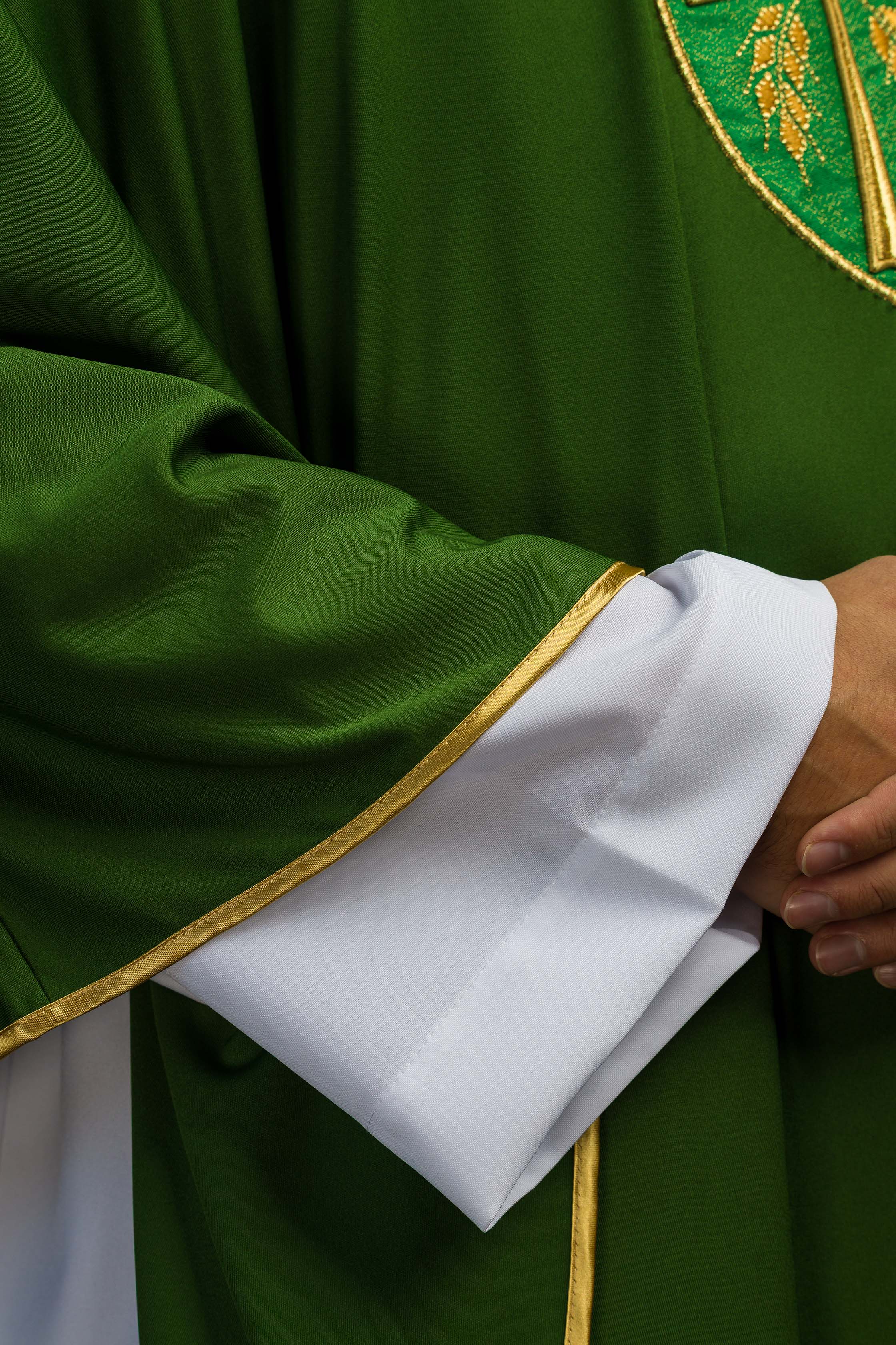 Casula ricamata con croce verde, maglia leggera SACROLITE
