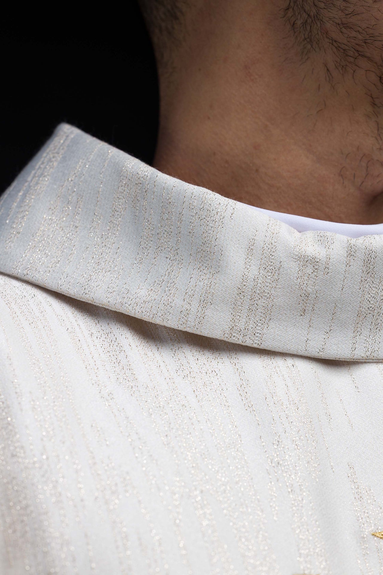 Casula ricamata con la Croce di Gerusalemme – Ecru