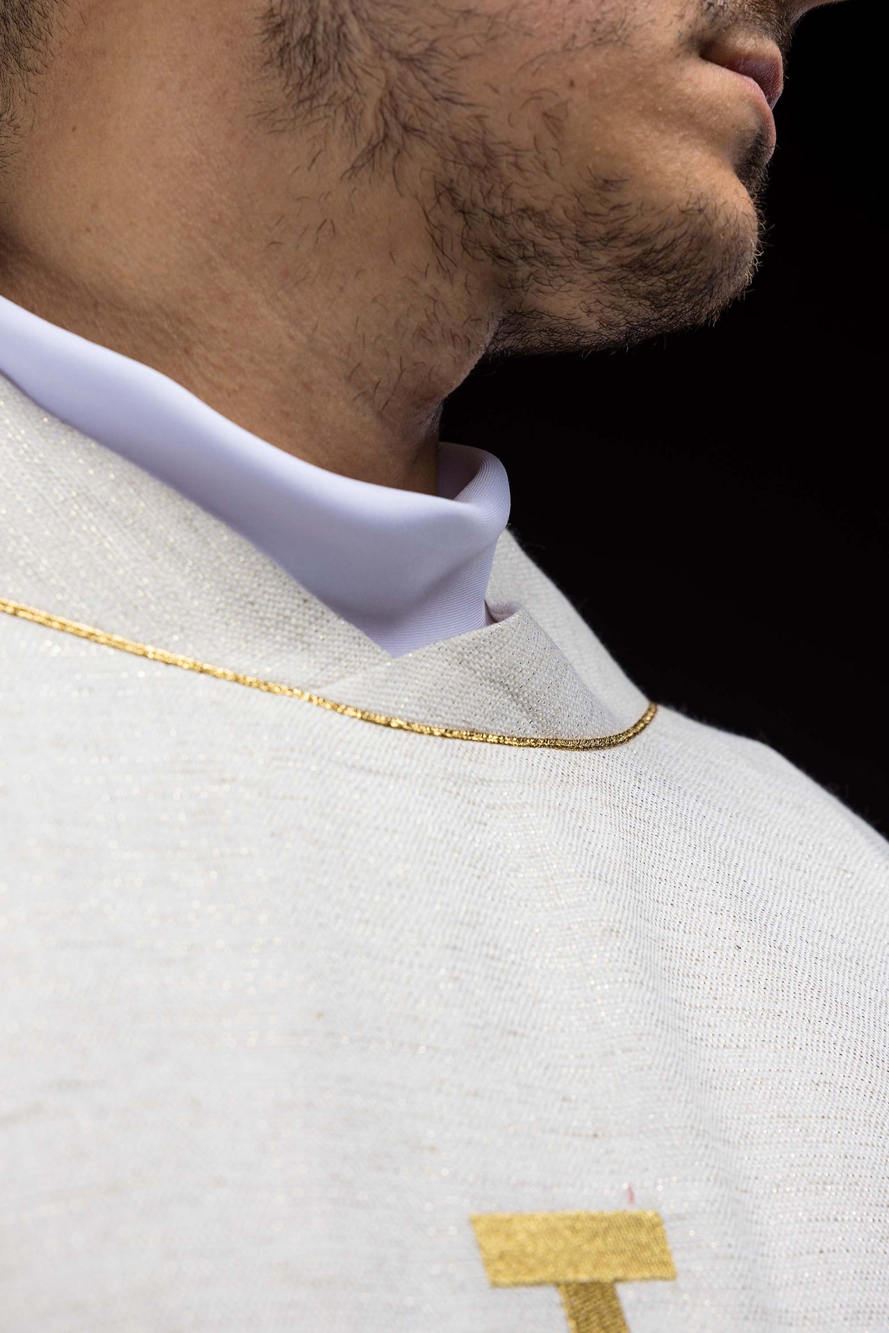 Casula ricamata con Croce di Gerusalemme ecru