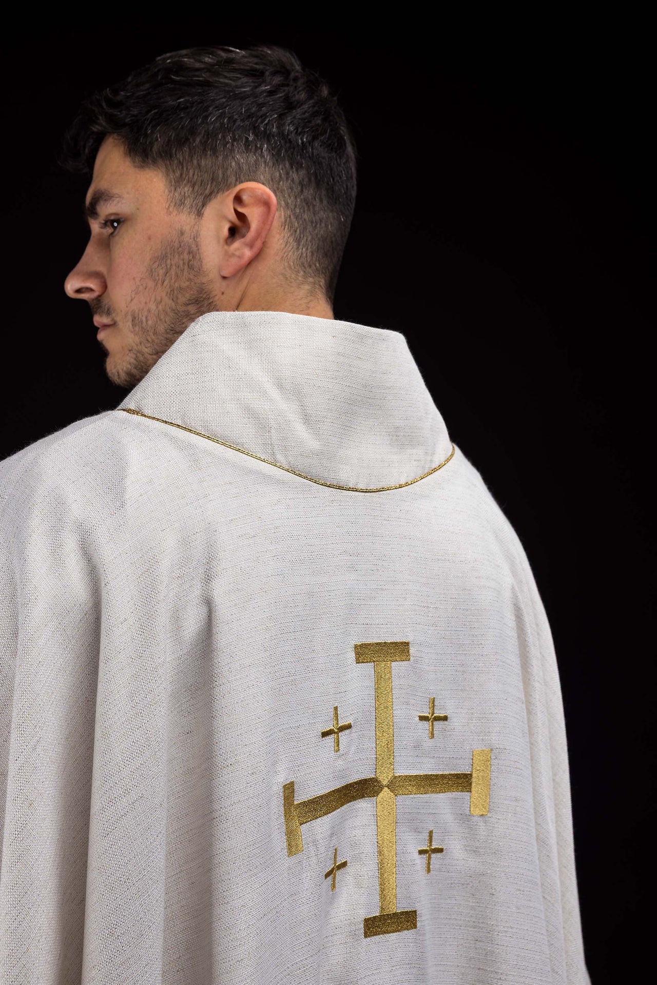 Casula ricamata con Croce di Gerusalemme ecru