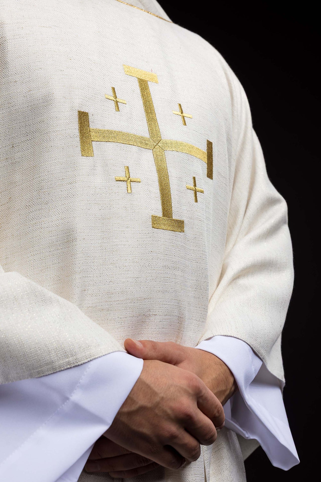 Casula ricamata con Croce di Gerusalemme ecru