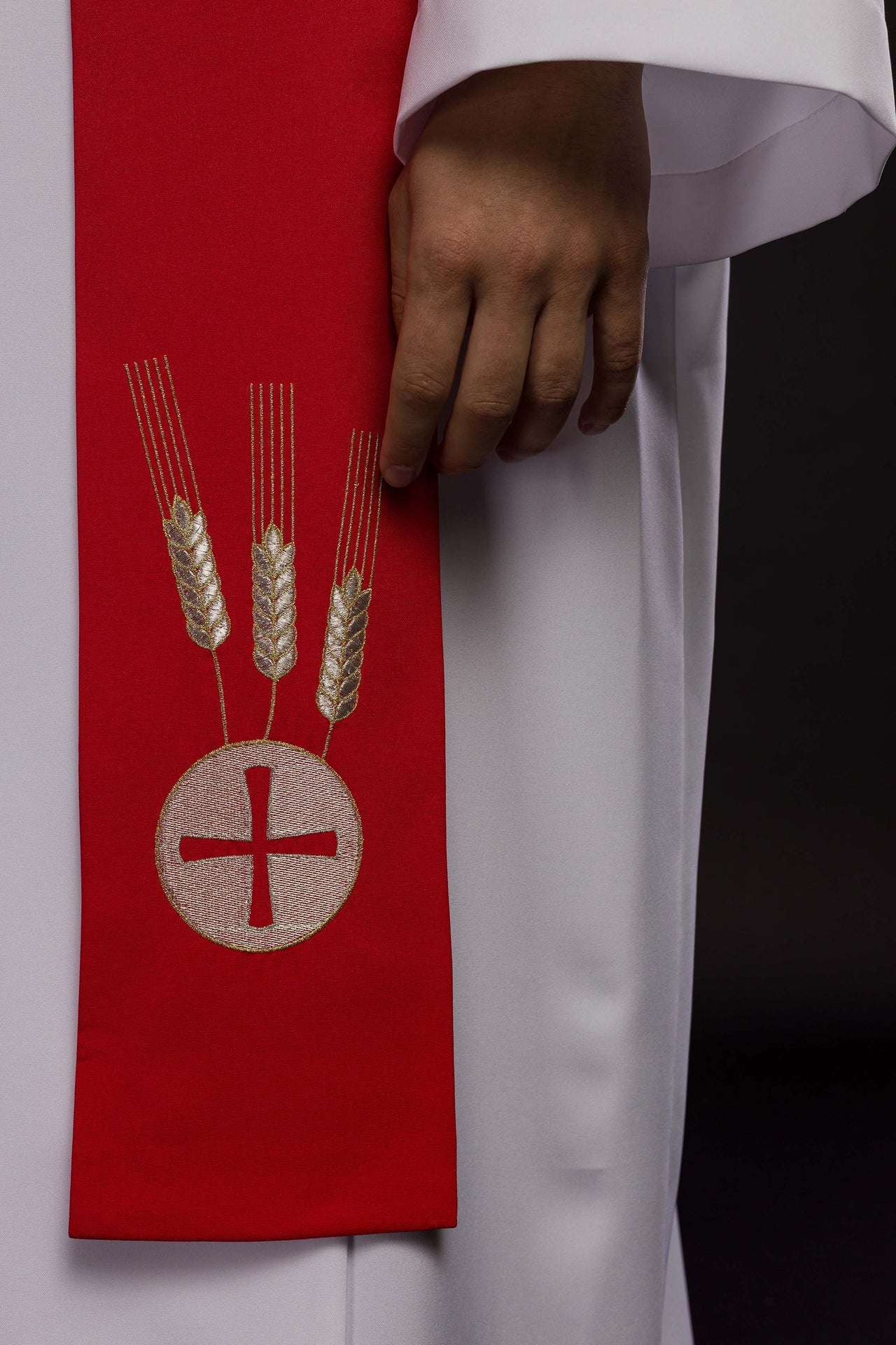 Czerwona stuła kapłańska haftowana Kielich, Kłosy i Winogrona - ORNATY.PL