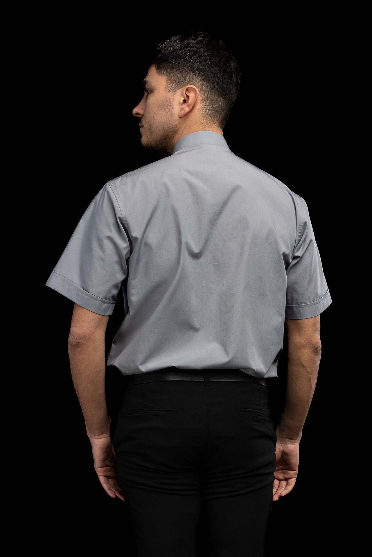 Camicia clergy grigio chiaro a maniche corte con colletto romano
