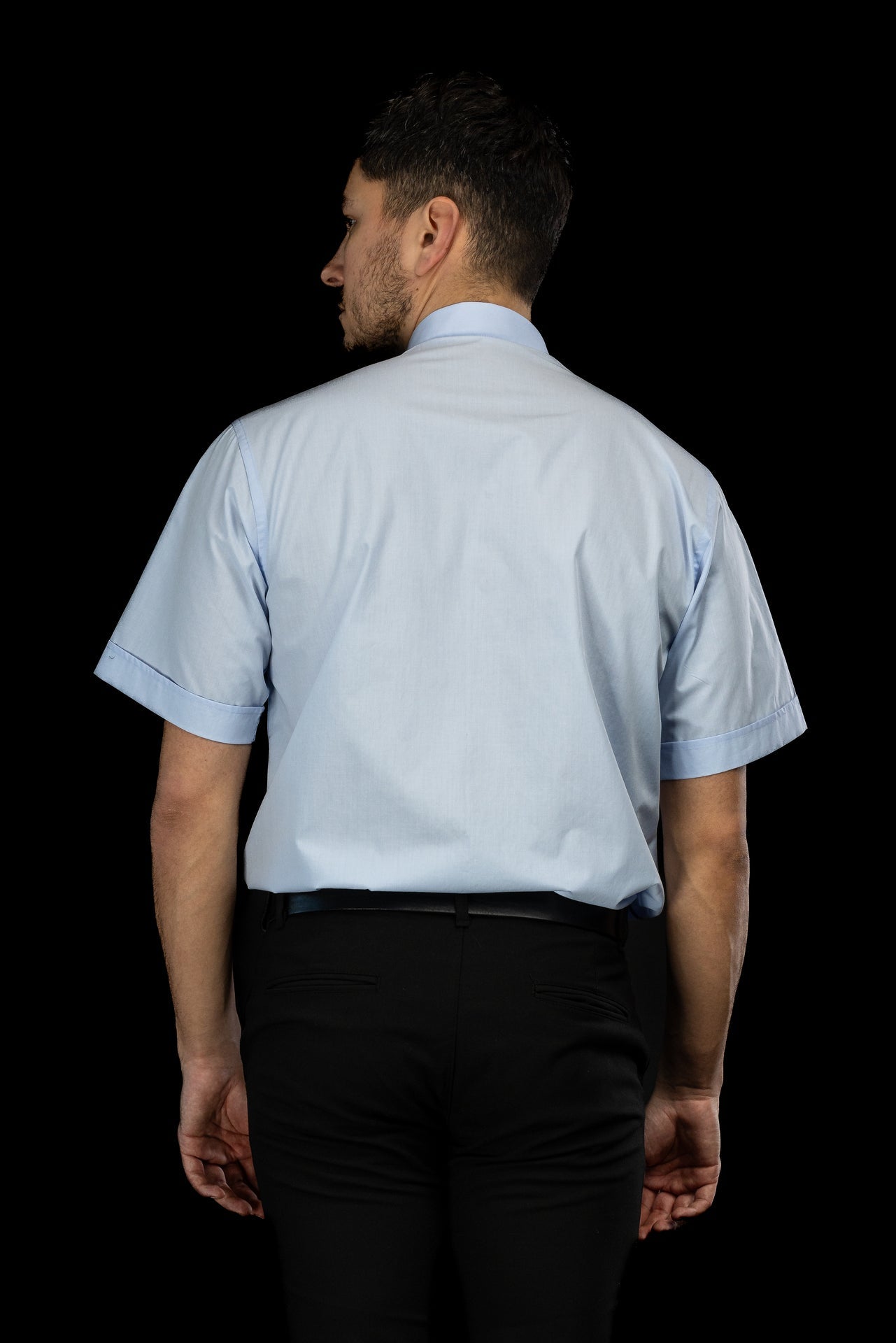Camicia clergy azzurra a maniche corte con colletto romano