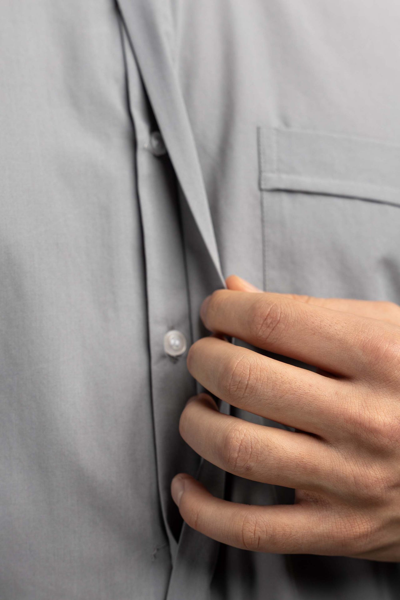Camicia clergy romana grigio chiaro a maniche lunghe con colletto romano