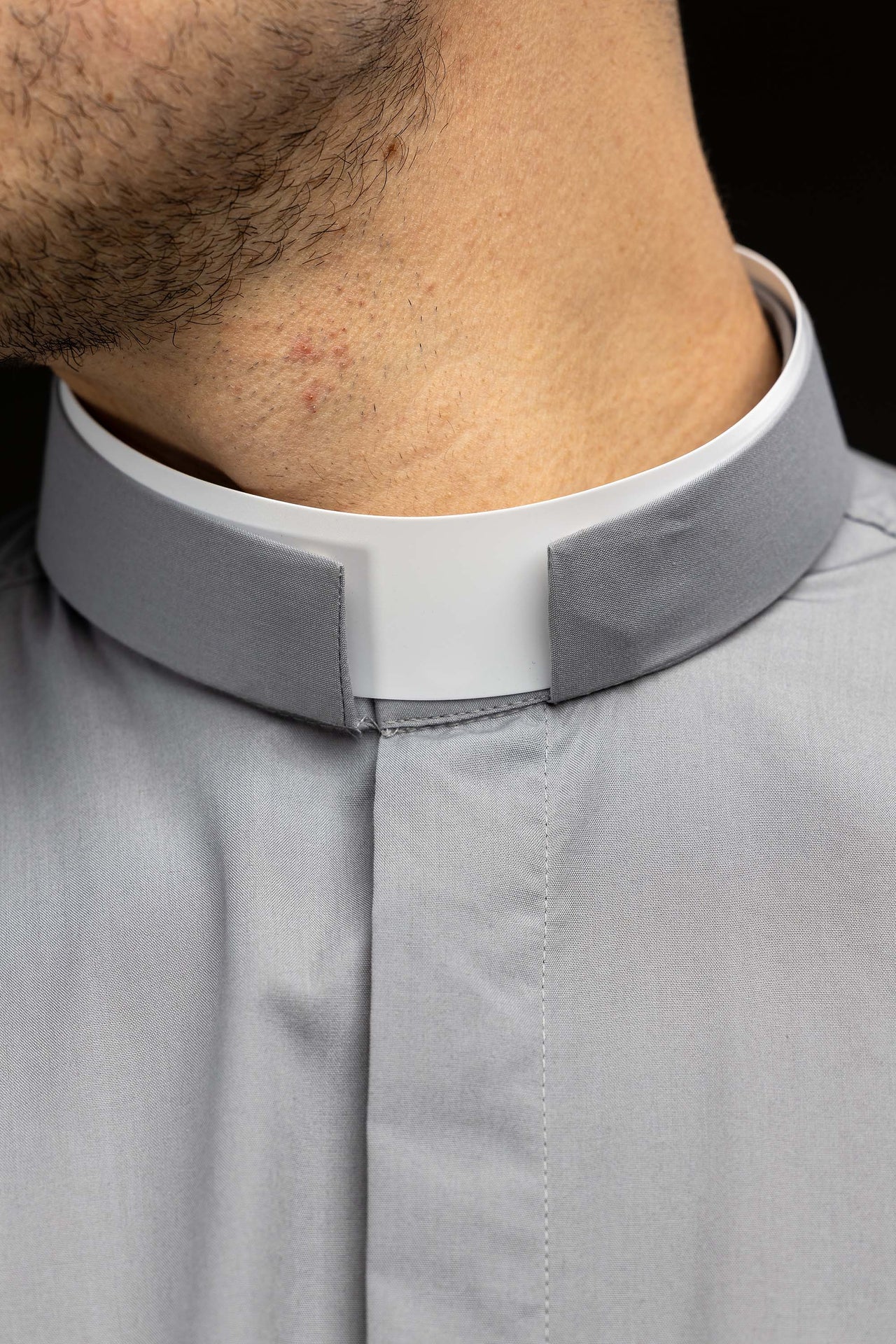 Camicia clergy romana grigio chiaro a maniche lunghe con colletto romano