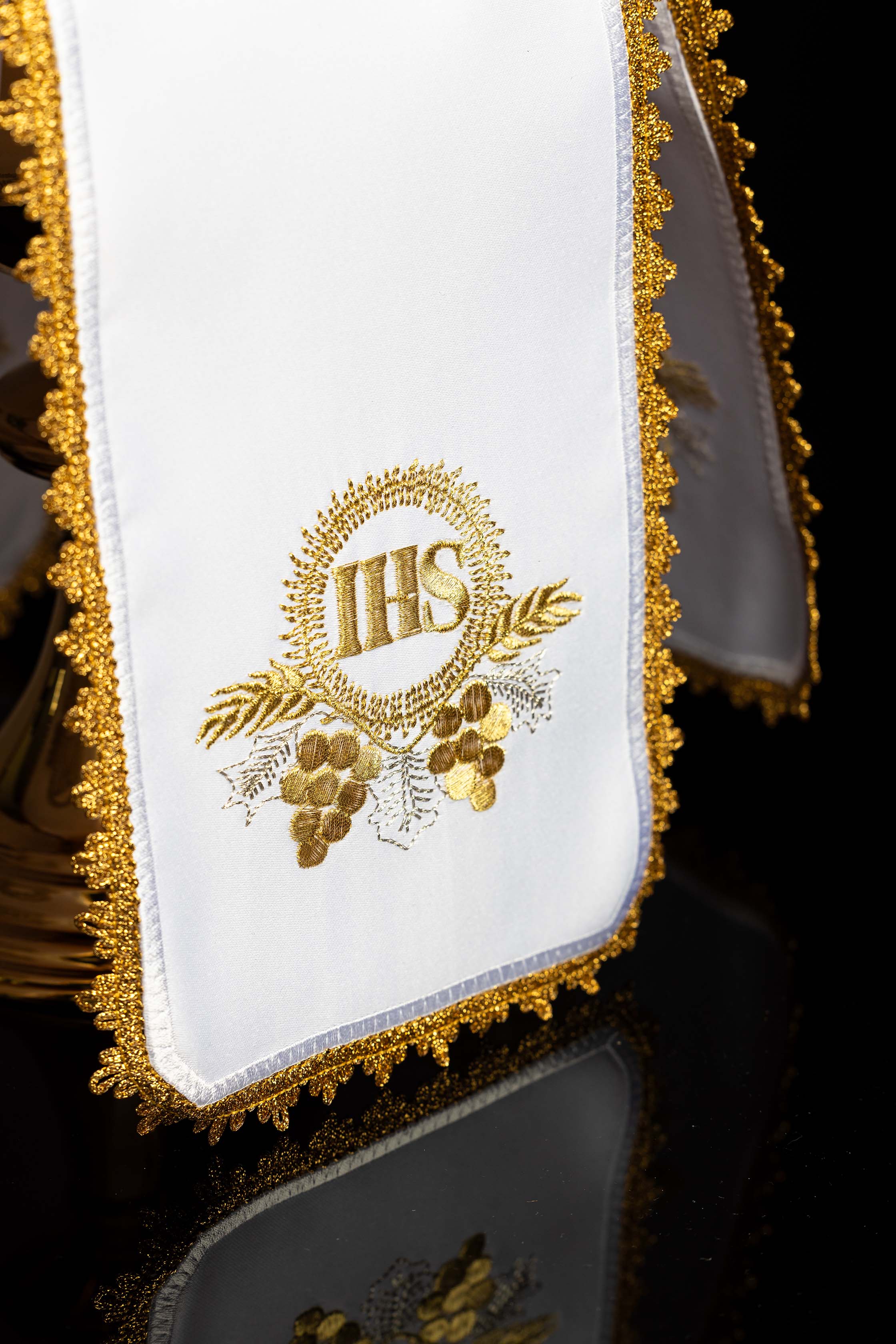 Velo per pisside con motivo IHS ricamato in oro