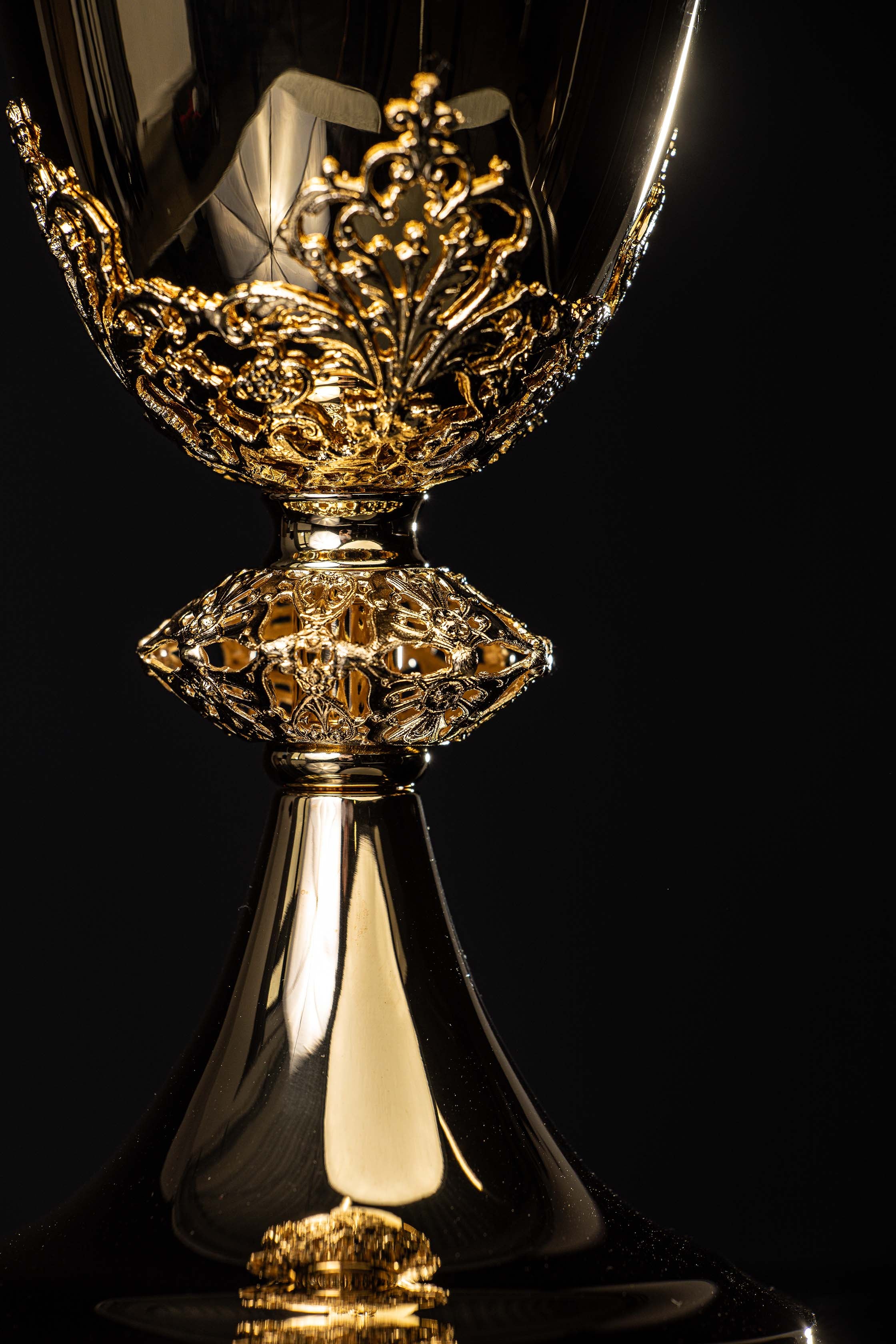 Calice liturgico in ottone dorato realizzato a mano