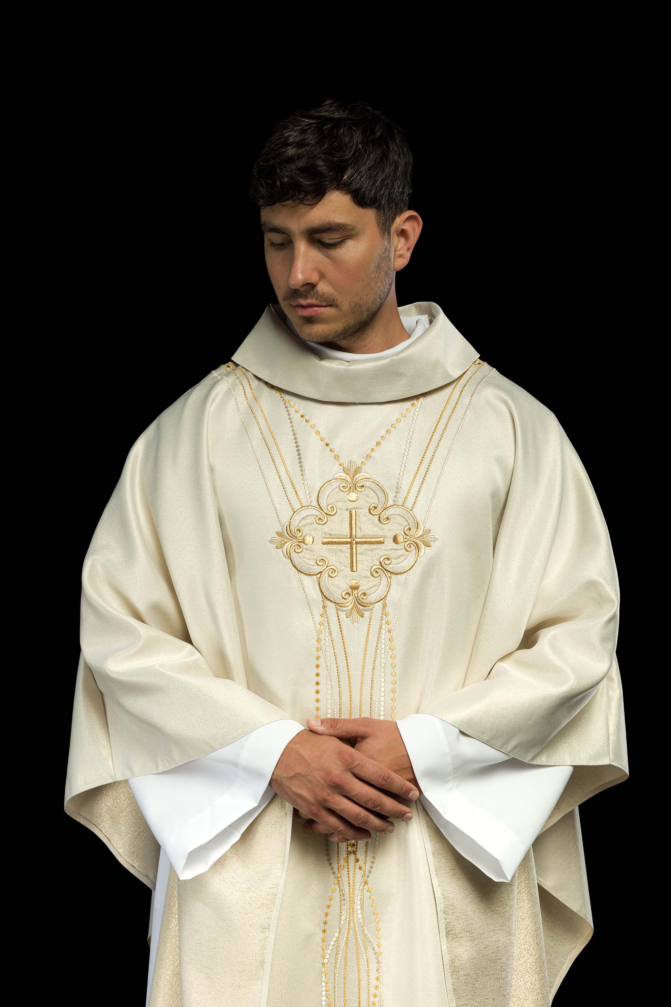 Casula in tessuto lucente ispirato al rosario