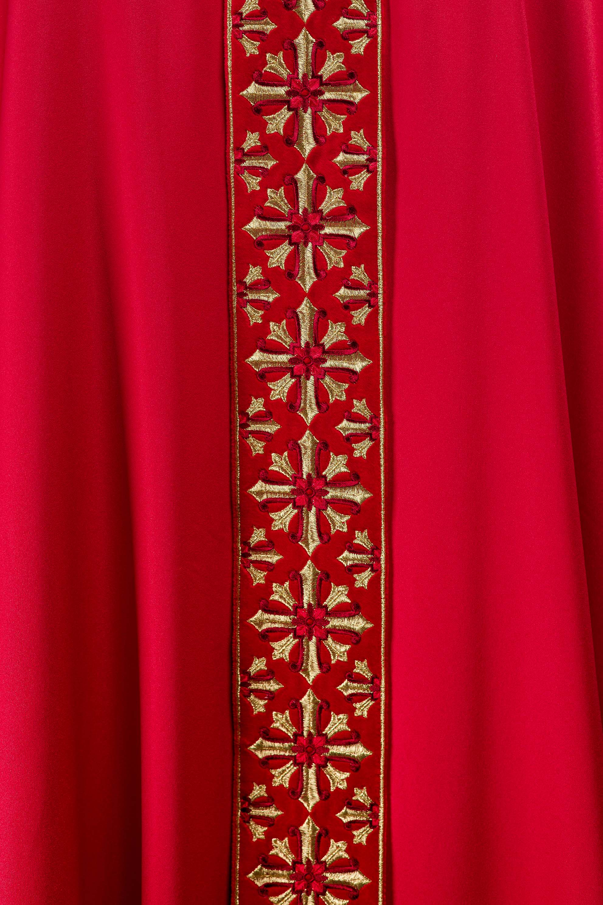 Casula con ricamo lucido in colore rosso