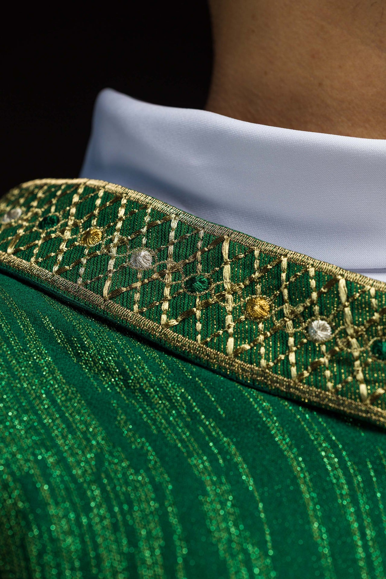 Casula verde con fascia e colletto ricamati