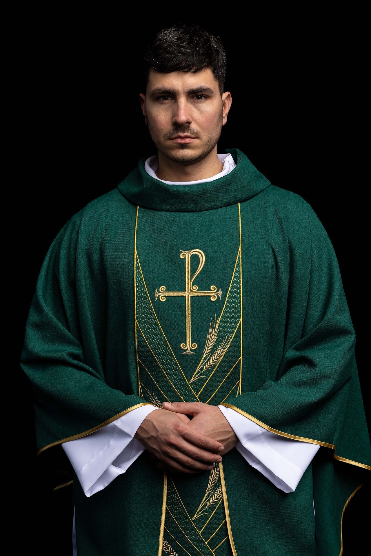 Casula verde con stolone ricamato Pax