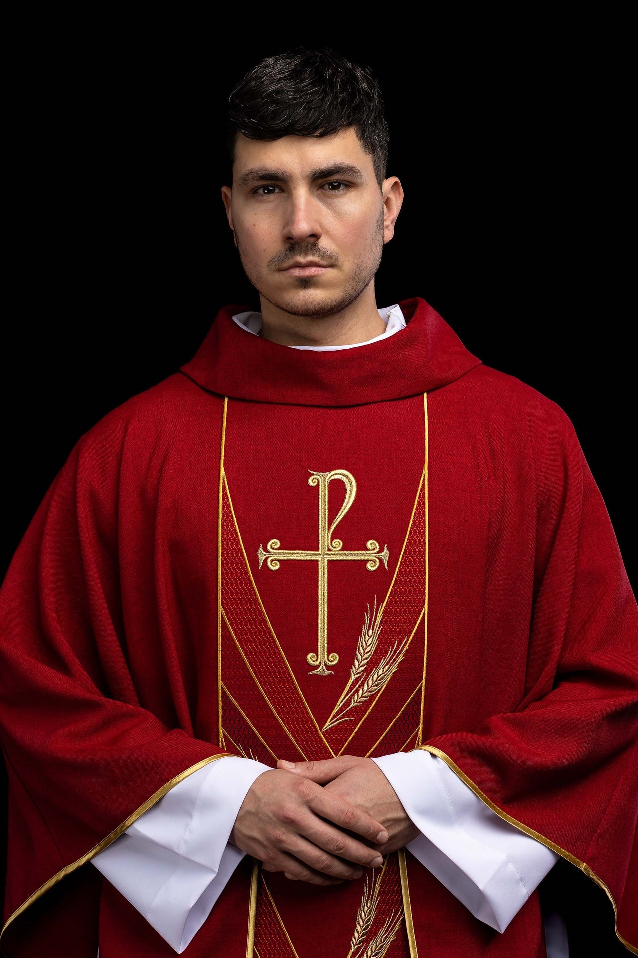 Casula rossa con stolone ricamato Pax