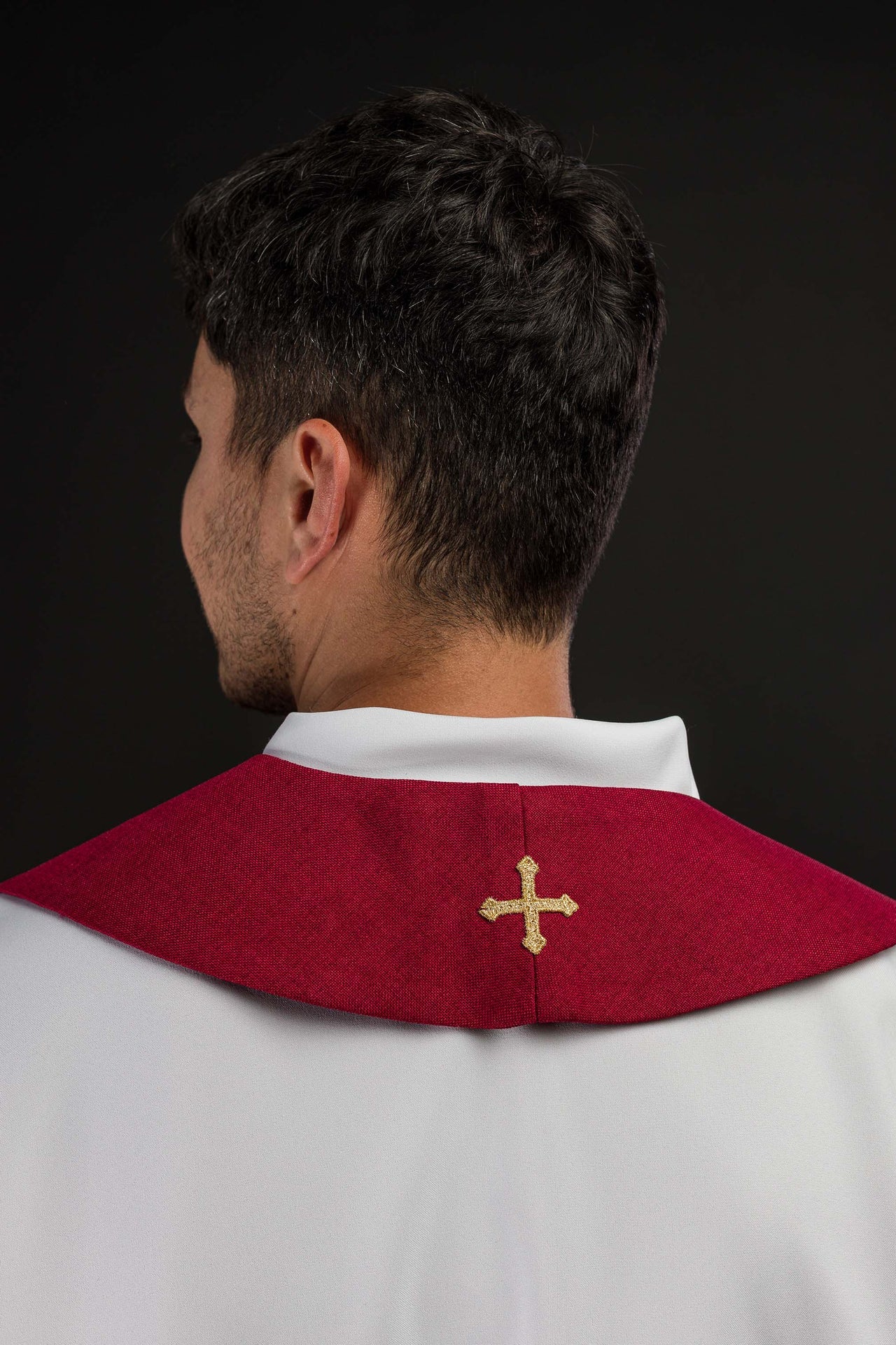 Stola ricamata in velluto con motivo IHS rossa