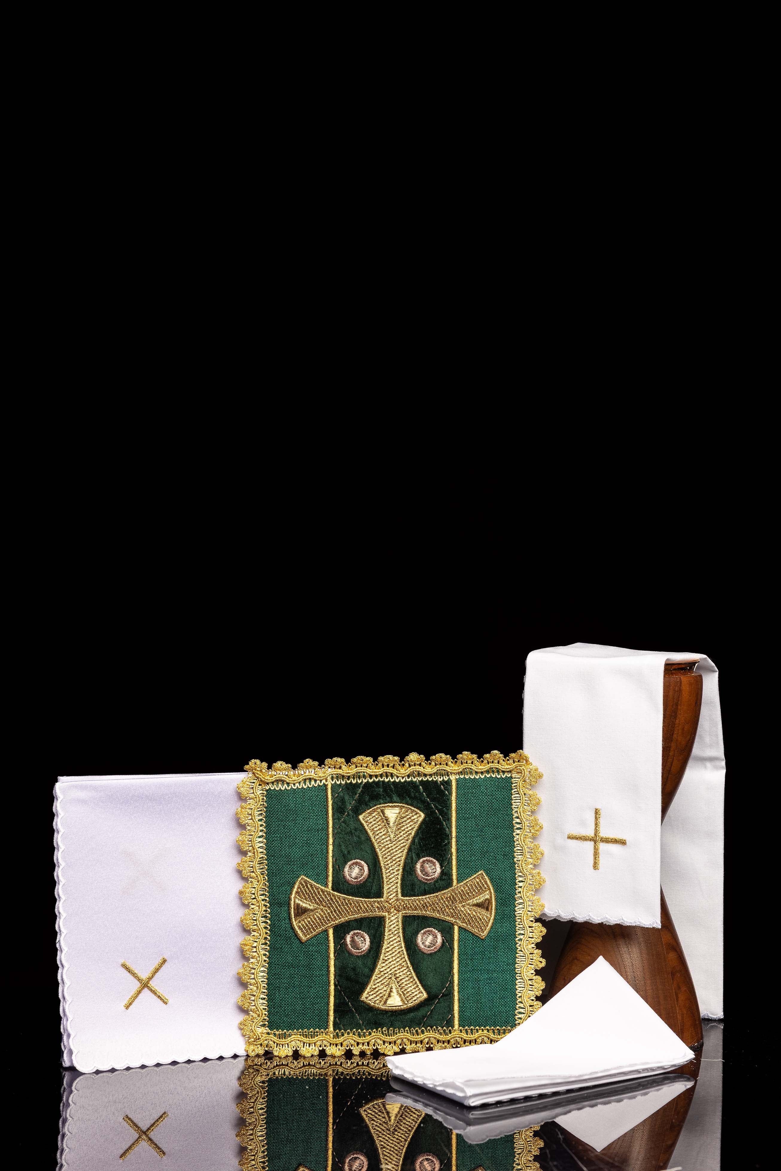 Servizio da altare del calice verde ricamato su velluto
