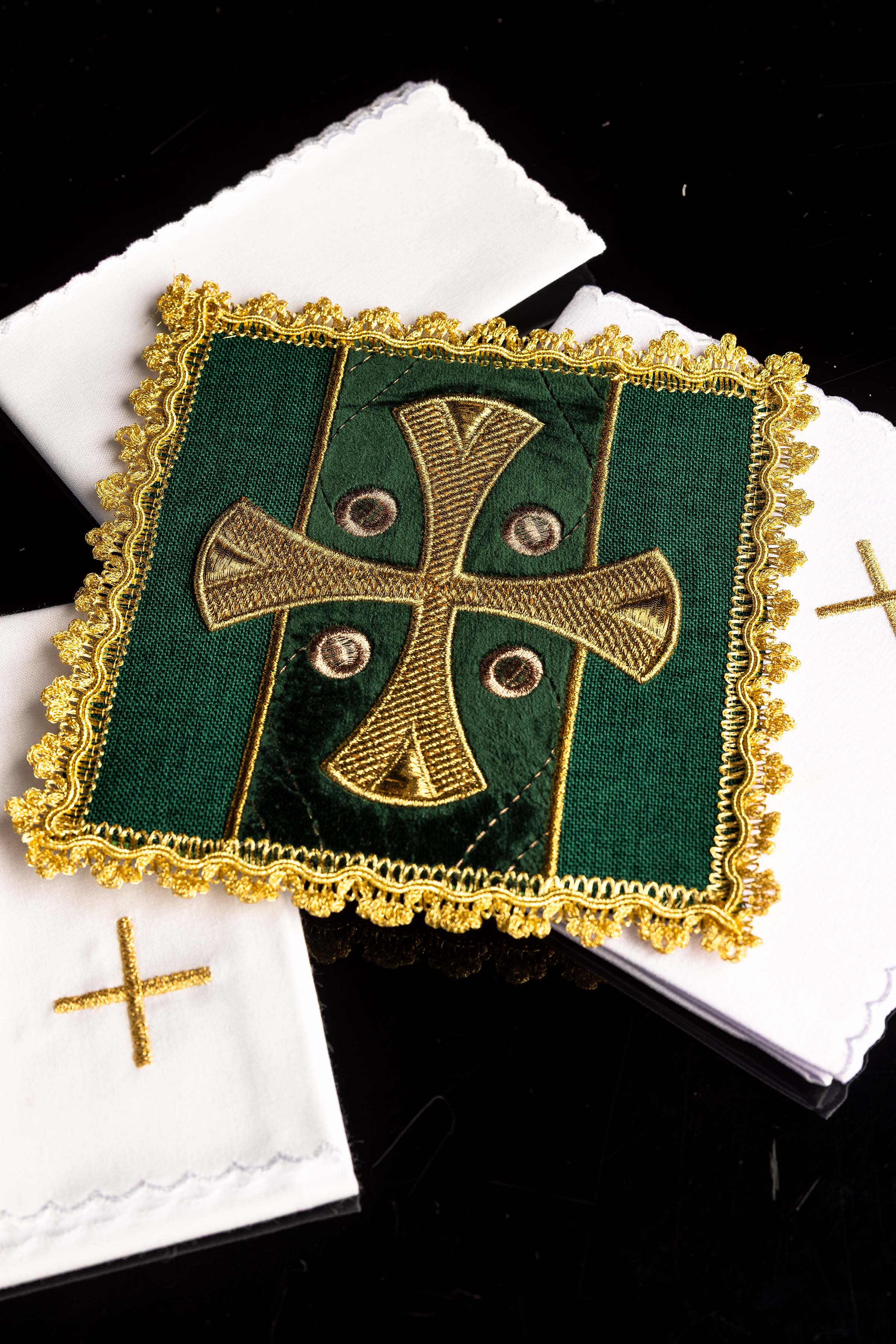 Servizio da altare del calice verde ricamato su velluto