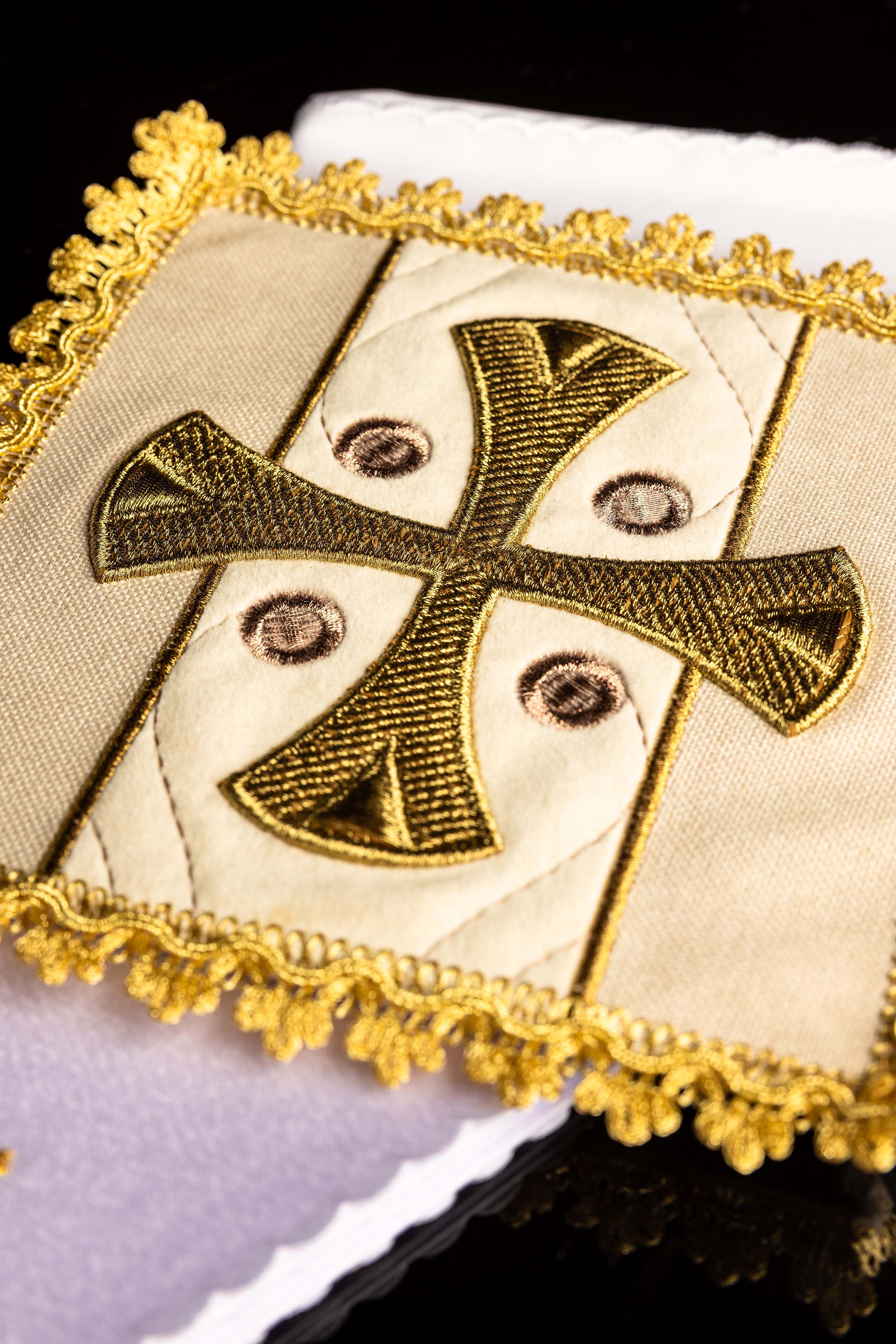Servizio da altare liturgica del calice ecru ricamato su velluto