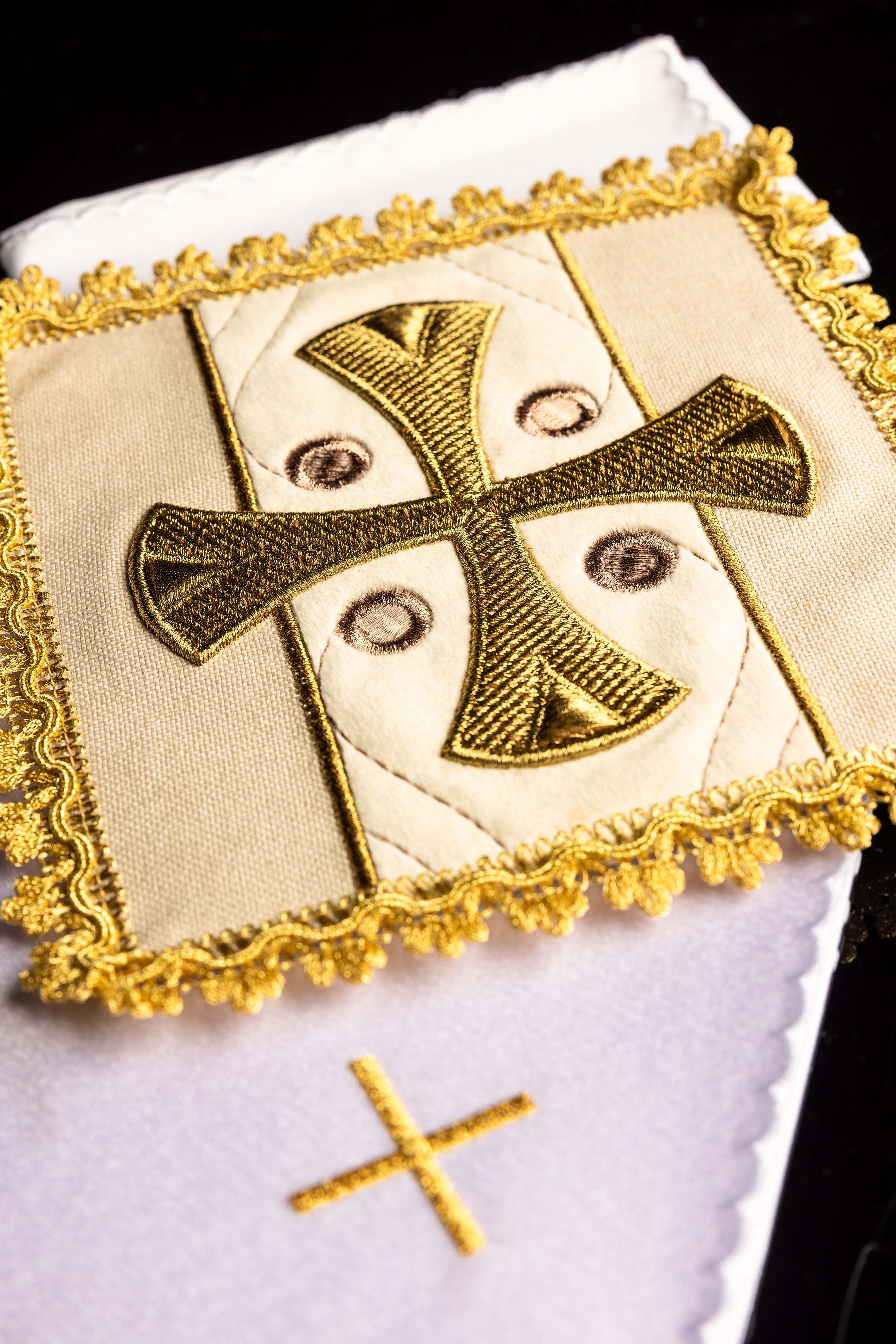 Servizio da altare liturgica del calice ecru ricamato su velluto