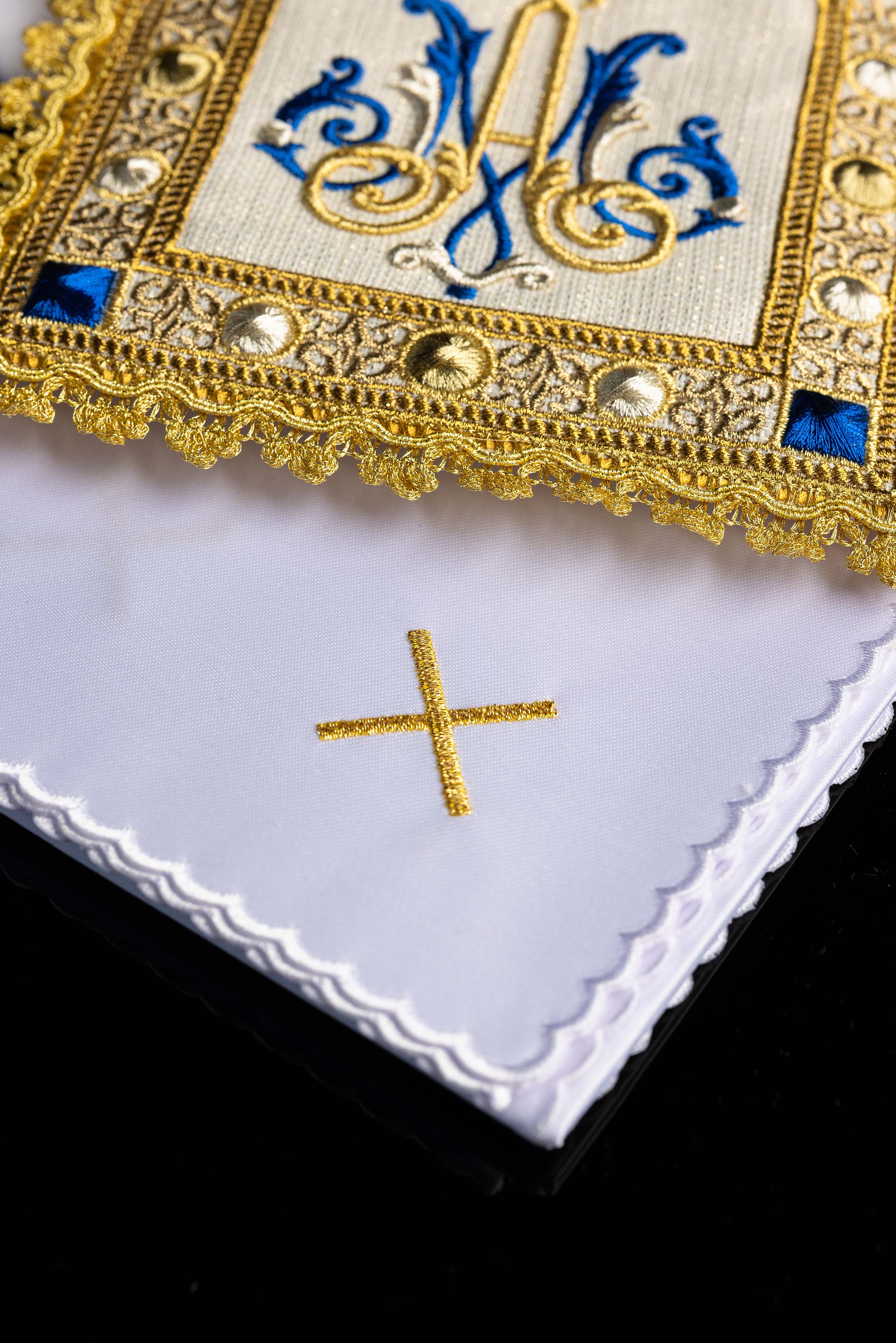 Servizio da altare con simbolo mariano
