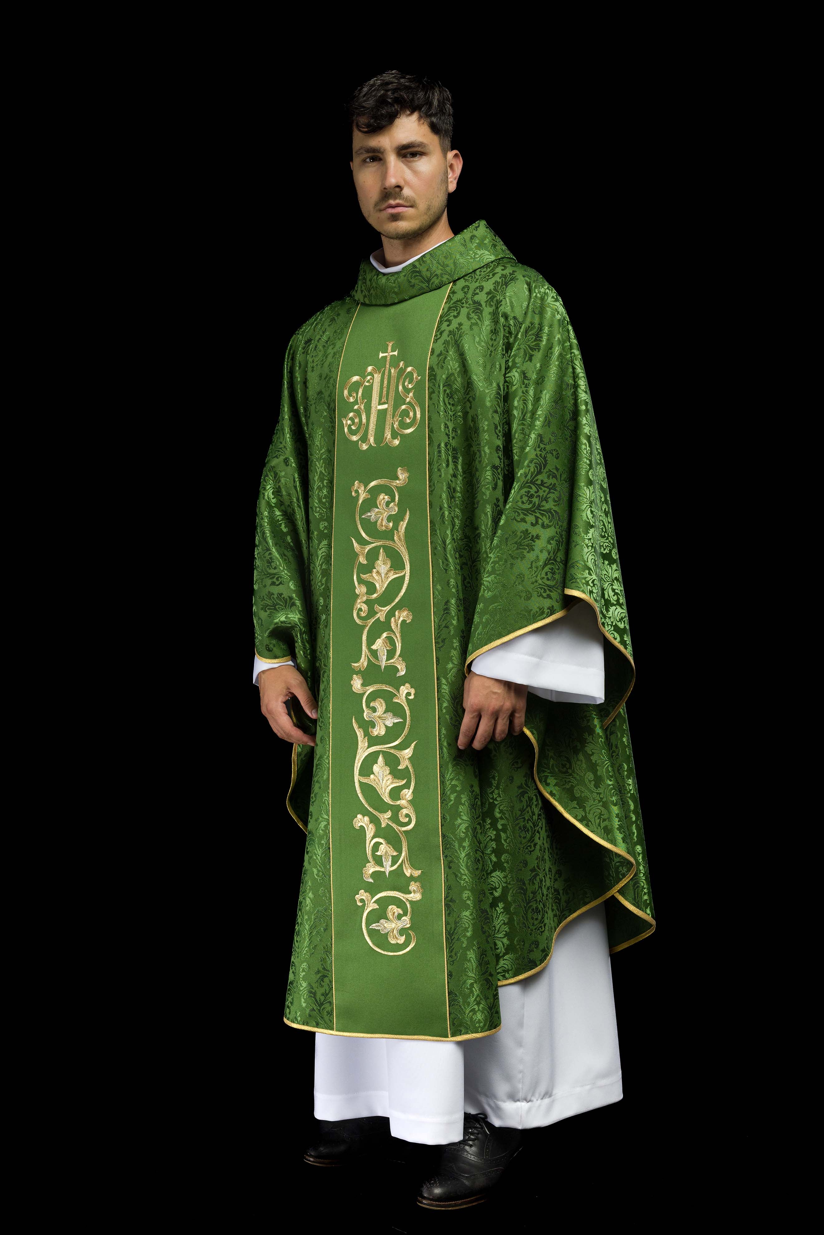 Casula liturgica verde con stolone e ricamo IHS riccamente decorata