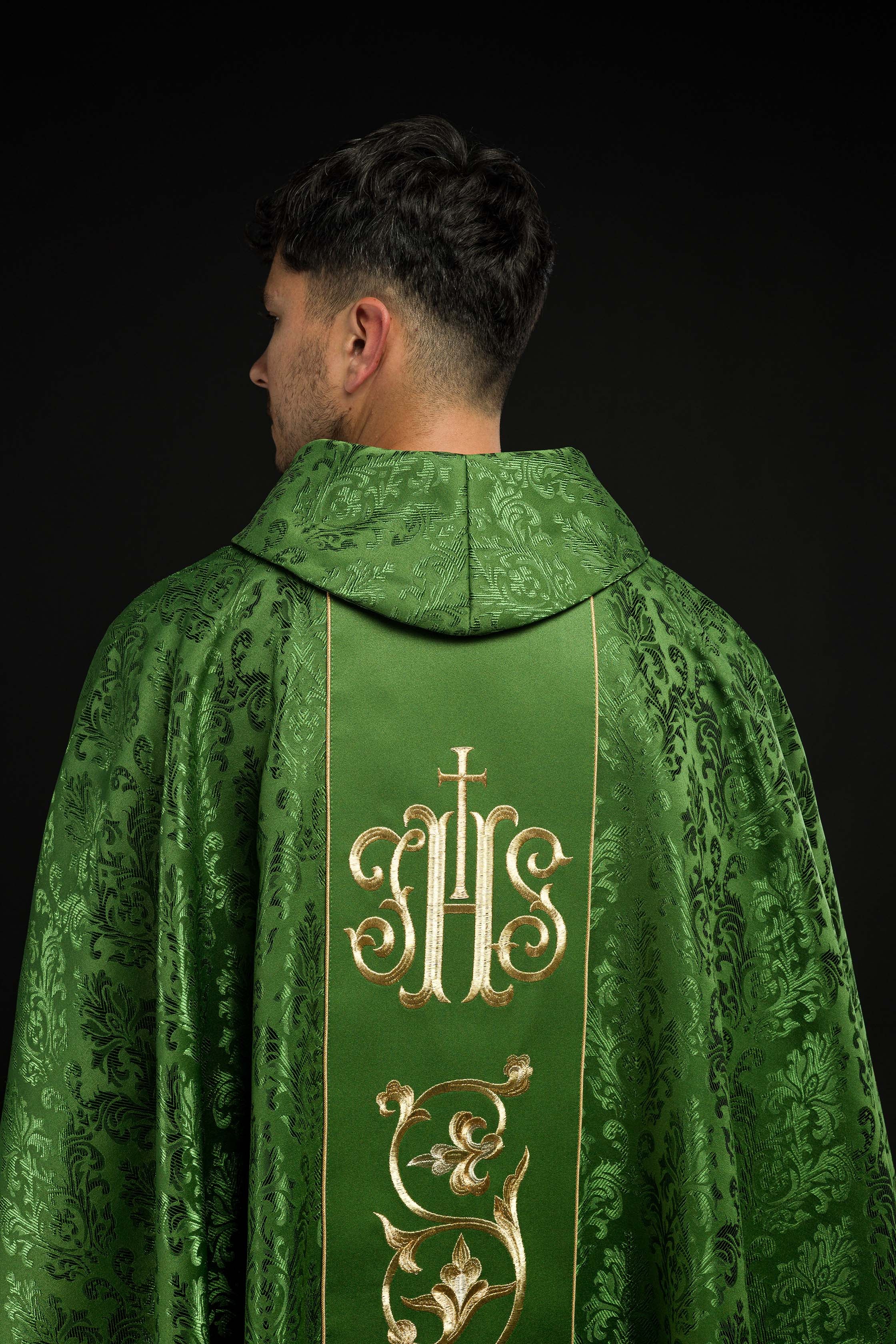 Casula liturgica verde con stolone e ricamo IHS riccamente decorata