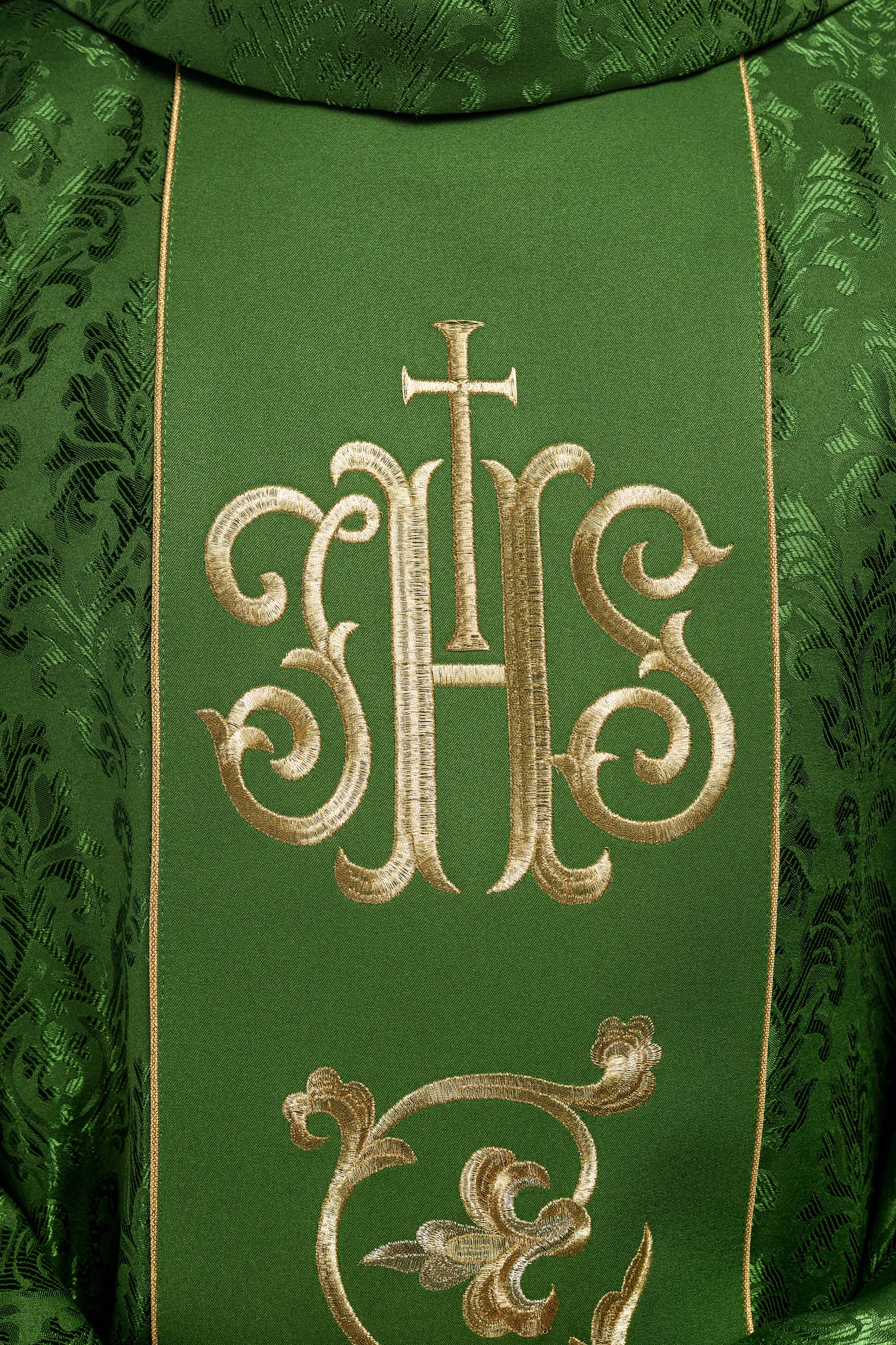 Casula liturgica verde con stolone e ricamo IHS riccamente decorata