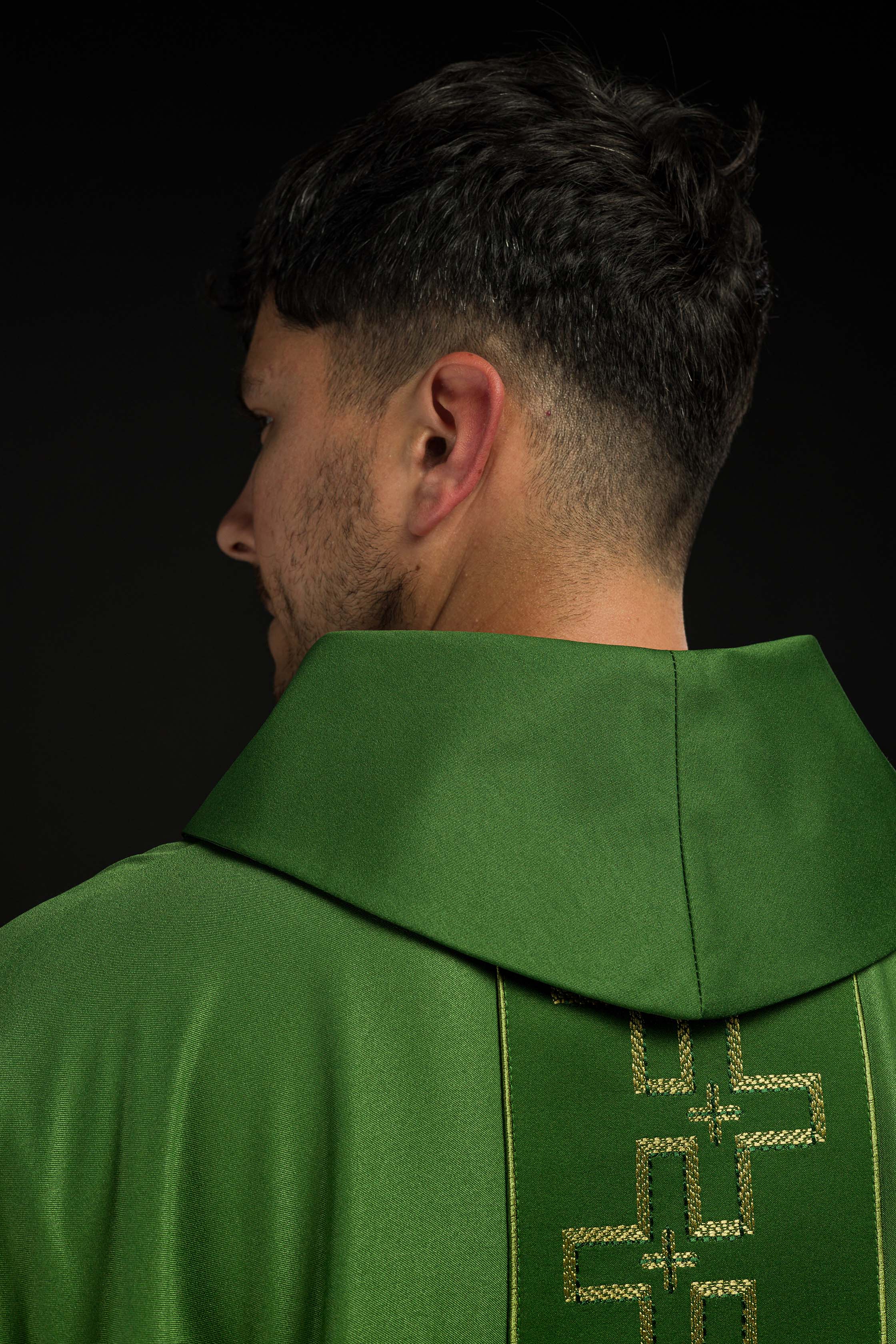 Casula con cintura riccamente ricamata con ricamo a croce in verde