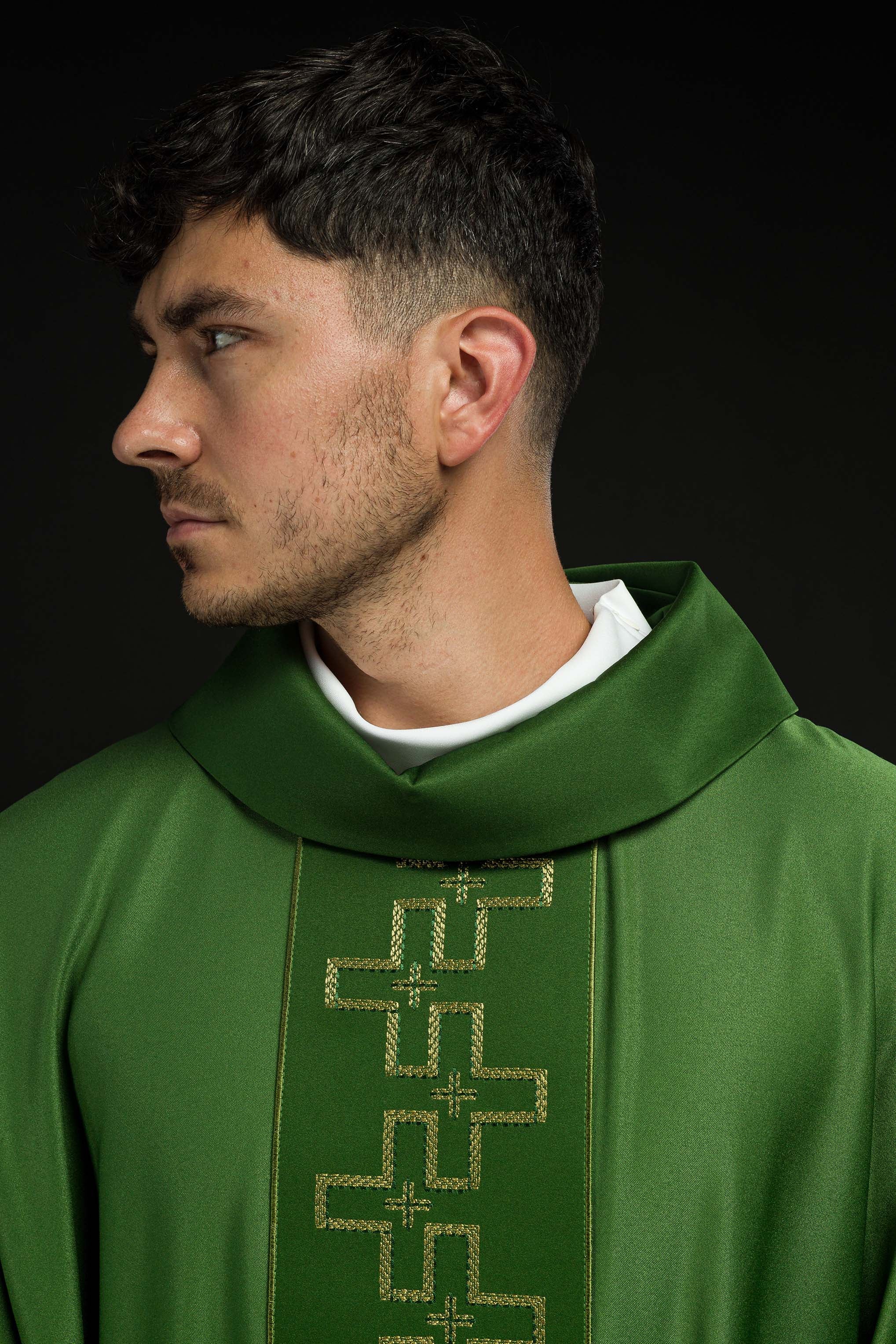 Casula con cintura riccamente ricamata con ricamo a croce in verde