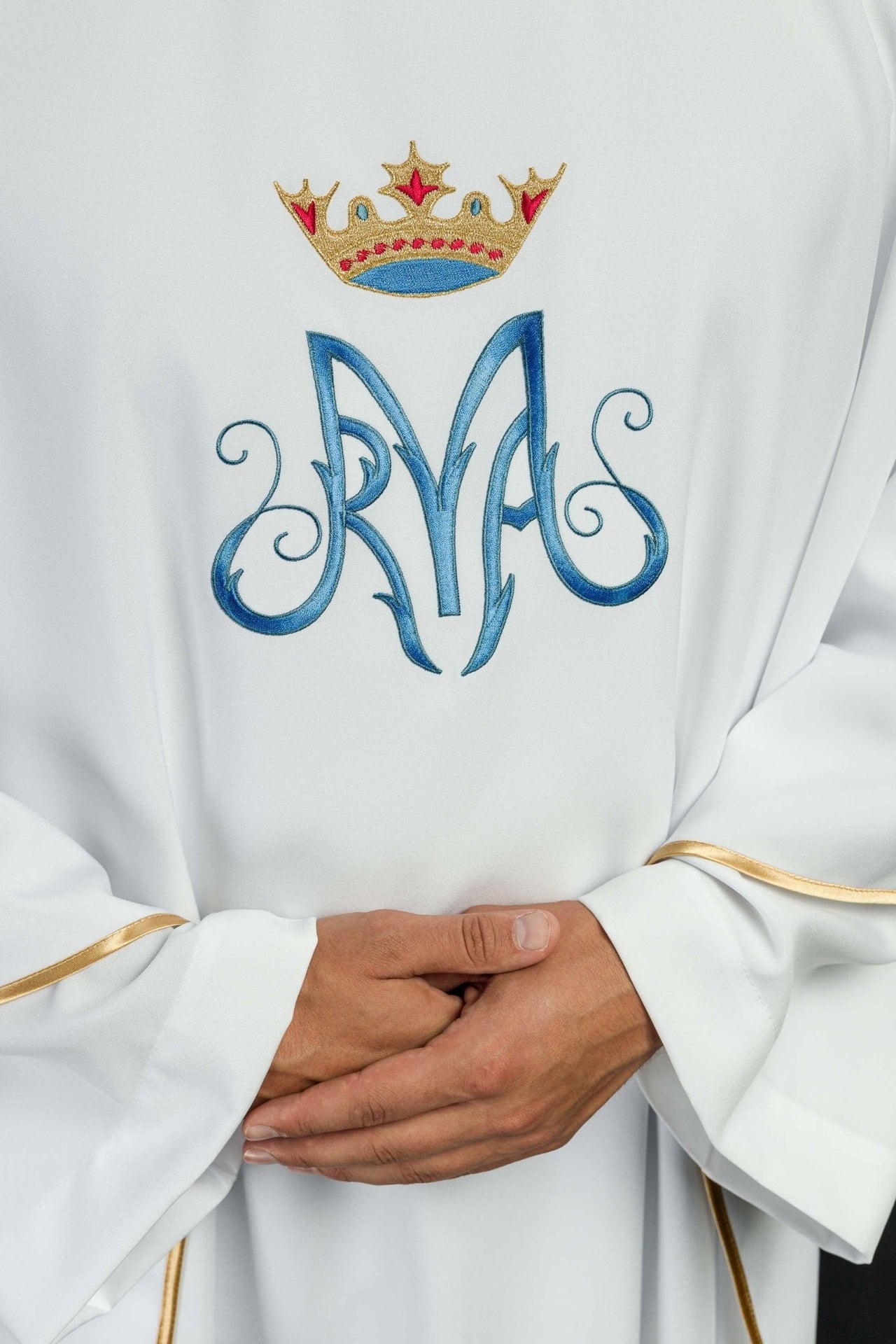 Biały ornat liturgiczny maryjny