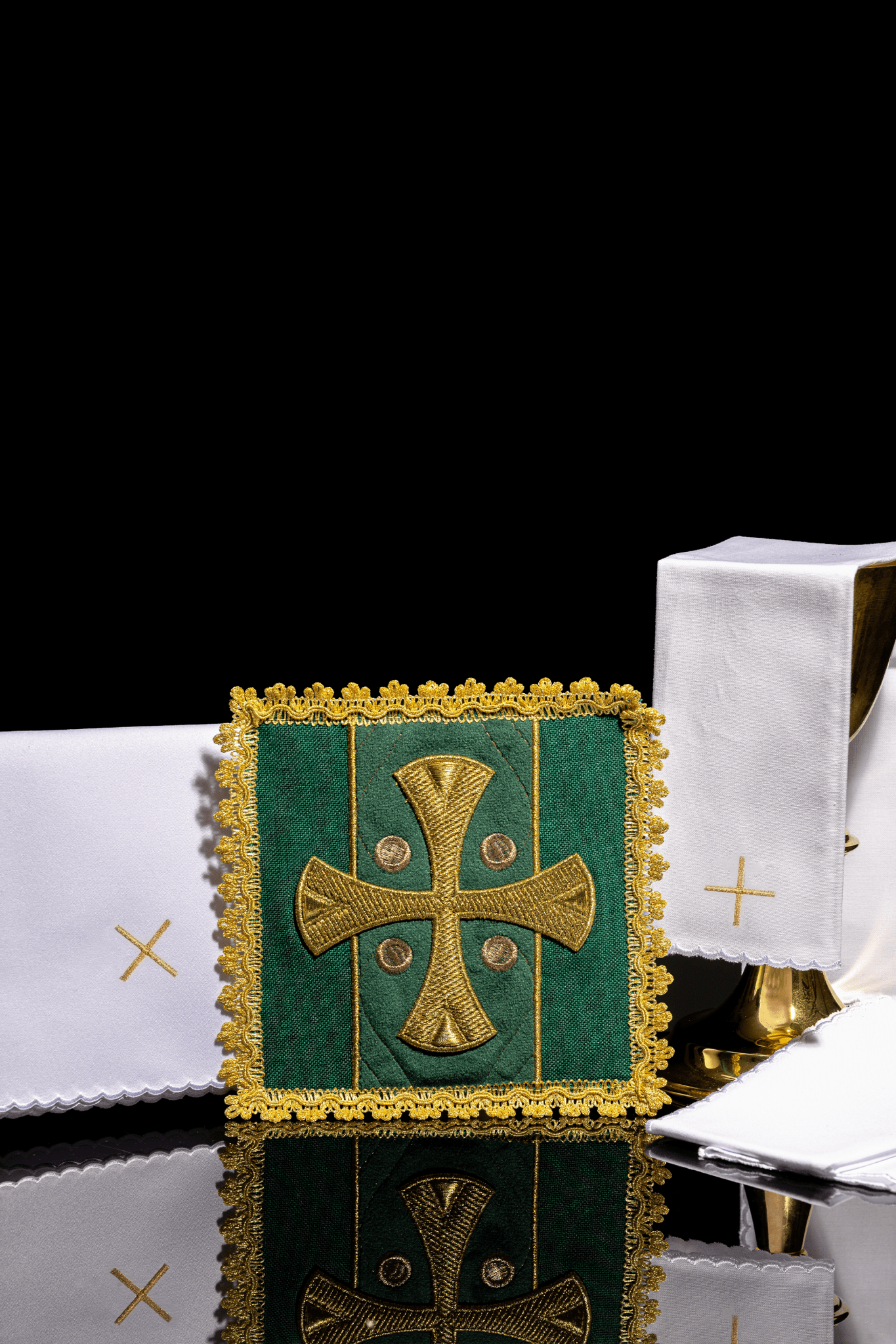 Biancheria liturgica del calice verde ricamato su velluto S - 5568/01 - PERILPRETE.IT
