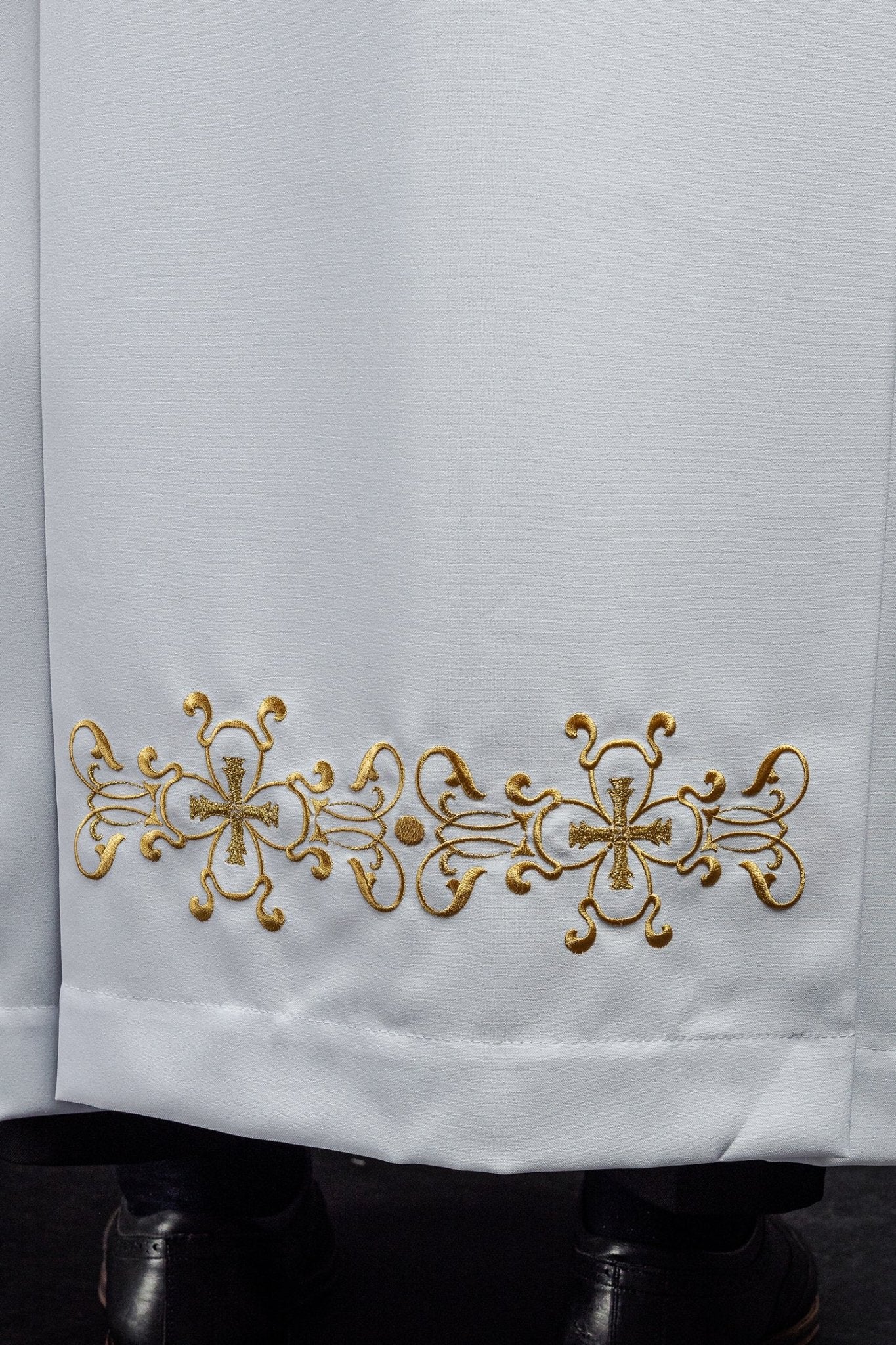 Camice a collo alto decorata con ricami bianchi S - 6053 - 04 135cm/164cm - PERILPRETE.IT