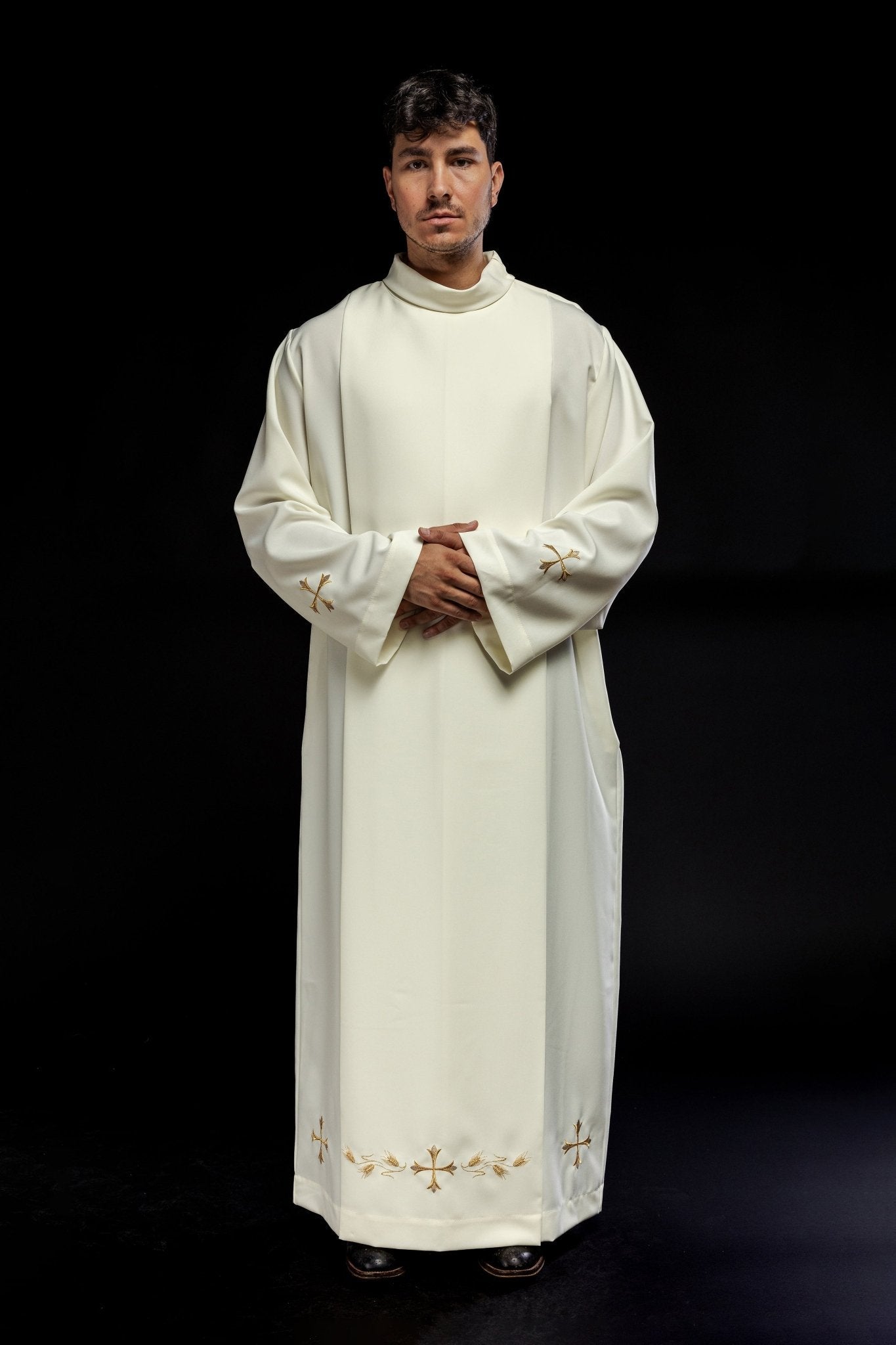 Camice Sacerdotale con collo alto e ricamo di croci ecru KAB/004/05/12 135cm/164cm - PERILPRETE.IT