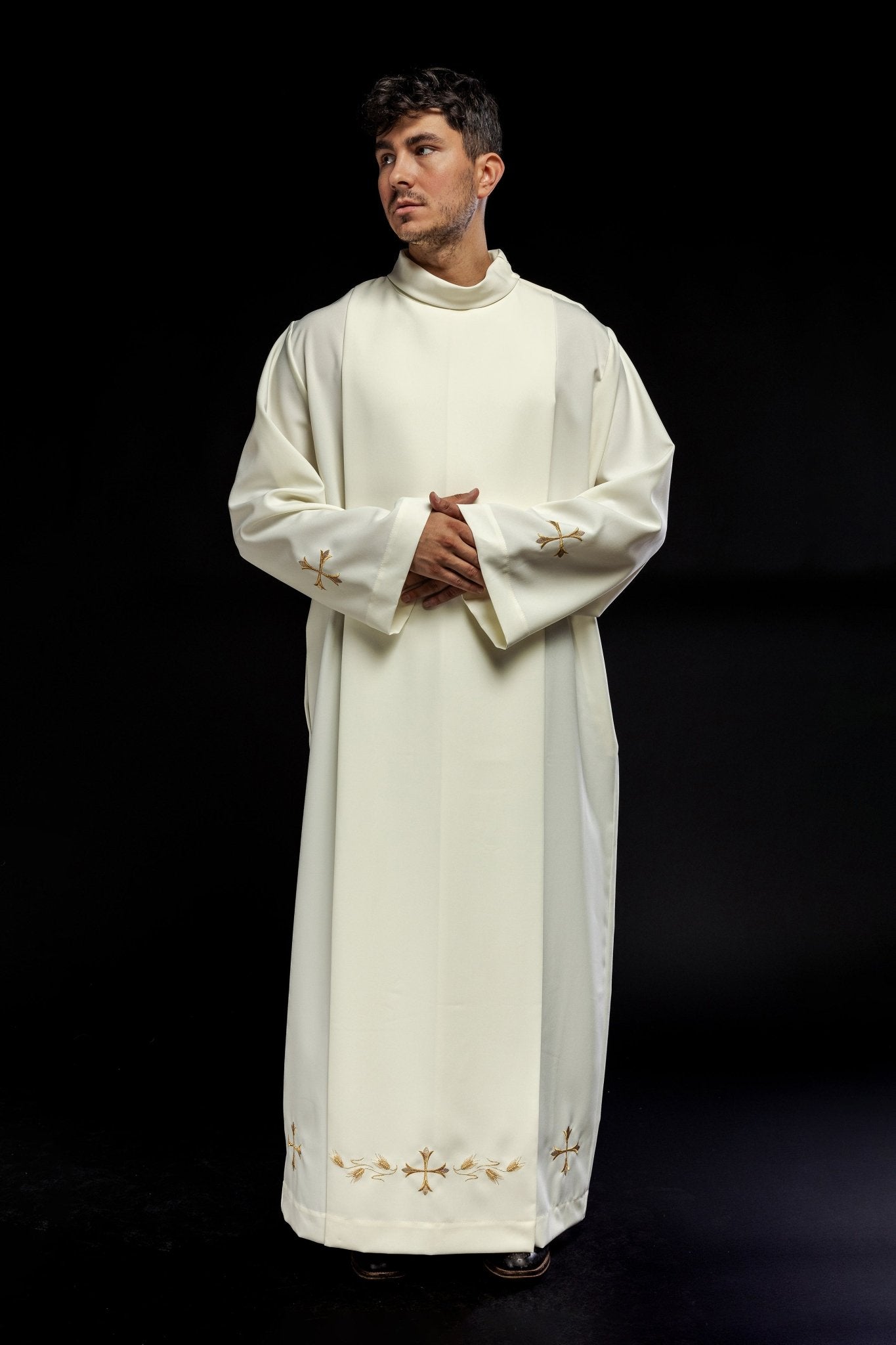 Camice Sacerdotale con collo alto e ricamo di croci ecru KAB/004/05/12 135cm/164cm - PERILPRETE.IT