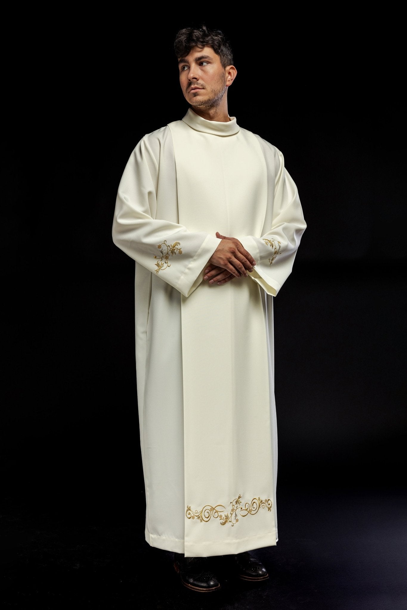 Camice Sacerdotale con collo alto Ecru ricamo decorativo KAB/003/05/12 135cm/164cm - PERILPRETE.IT