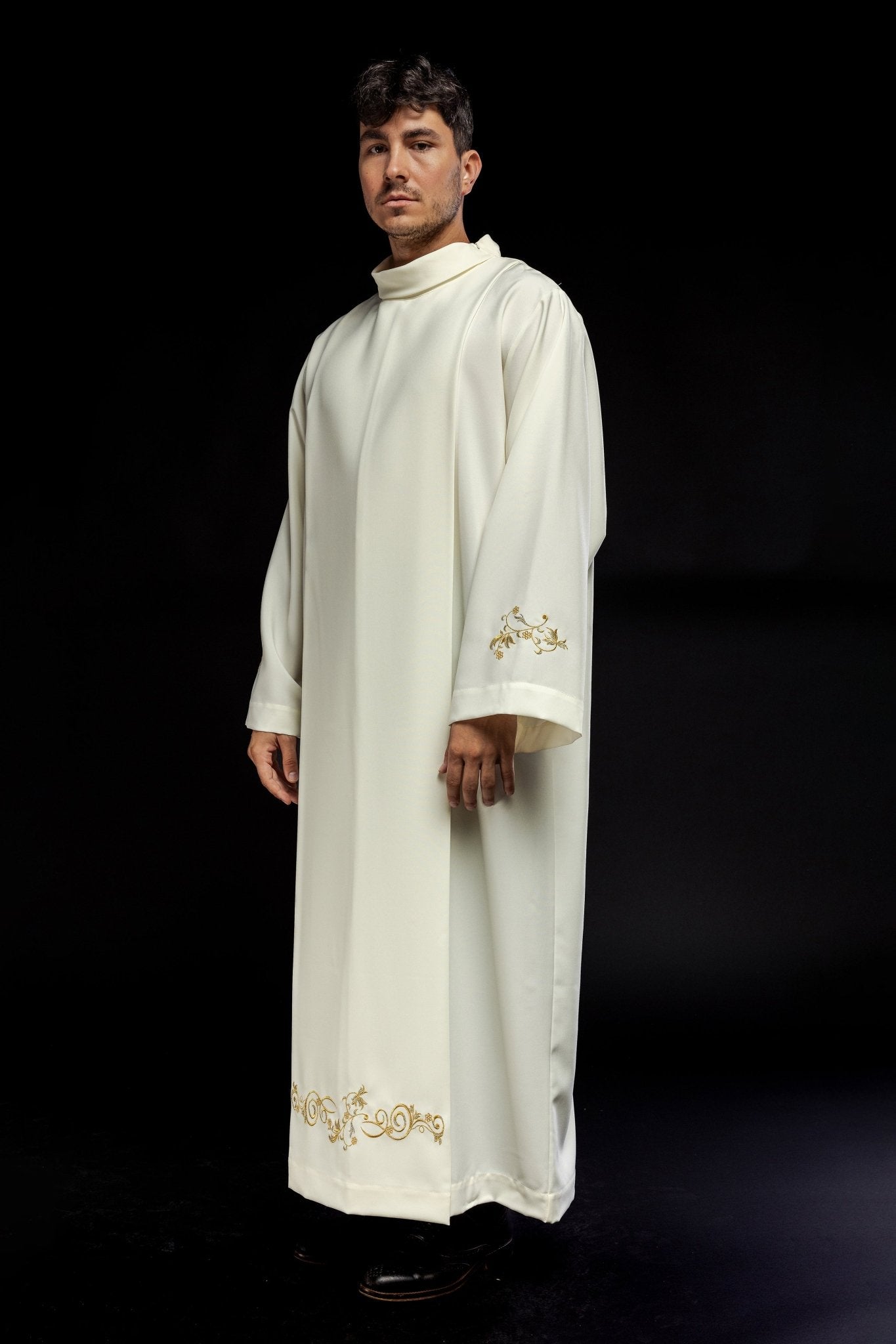 Camice Sacerdotale con collo alto Ecru ricamo decorativo KAB/003/05/12 135cm/164cm - PERILPRETE.IT