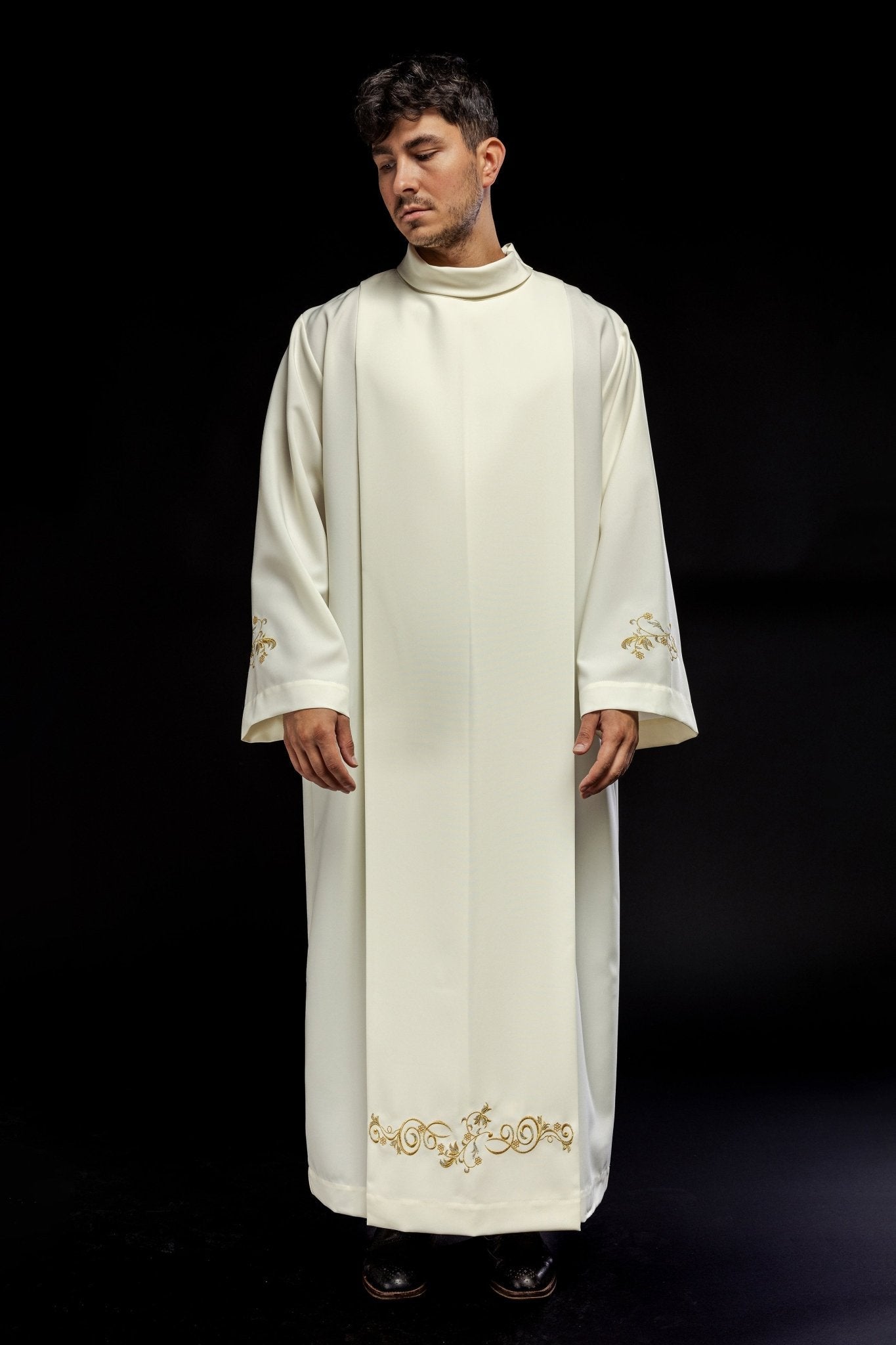 Camice Sacerdotale con collo alto Ecru ricamo decorativo KAB/003/05/12 135cm/164cm - PERILPRETE.IT