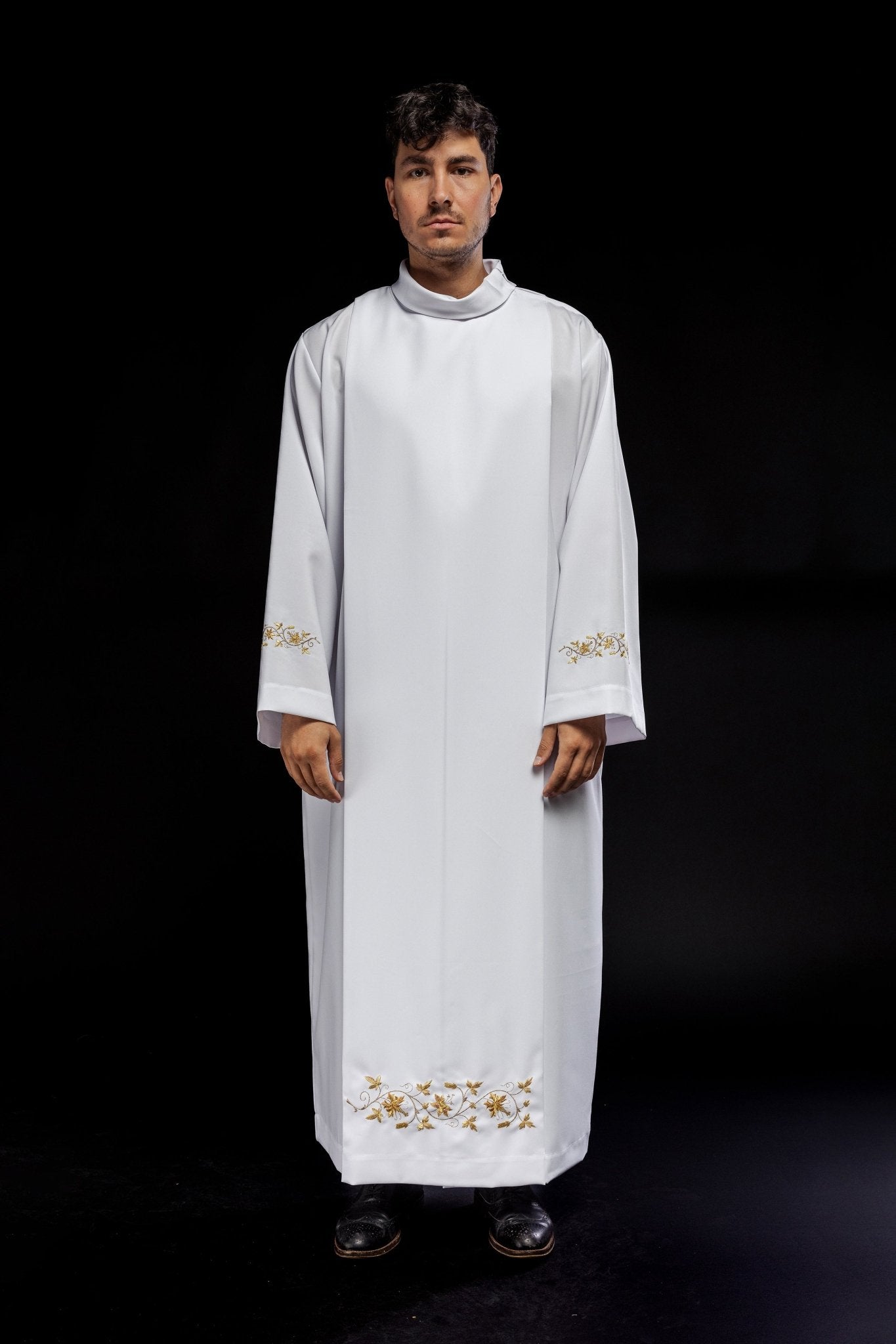 Camice sacerdotale ricamato con dolcevita bianco KAB/005/04/12 135cm/164cm - PERILPRETE.IT