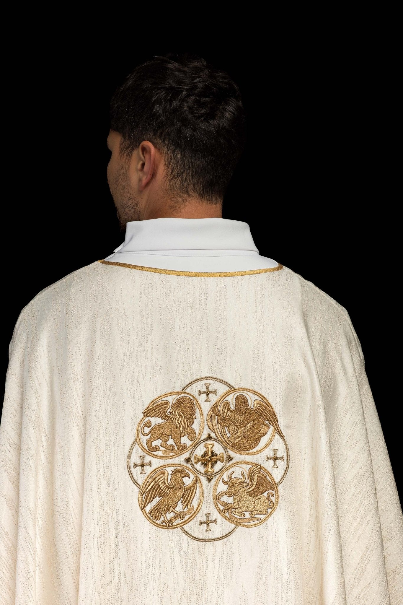 Casula bianca con ricamo dei 4 Evangelisti su tessuto decorativo KOA/005/05/99 - PERILPRETE.IT