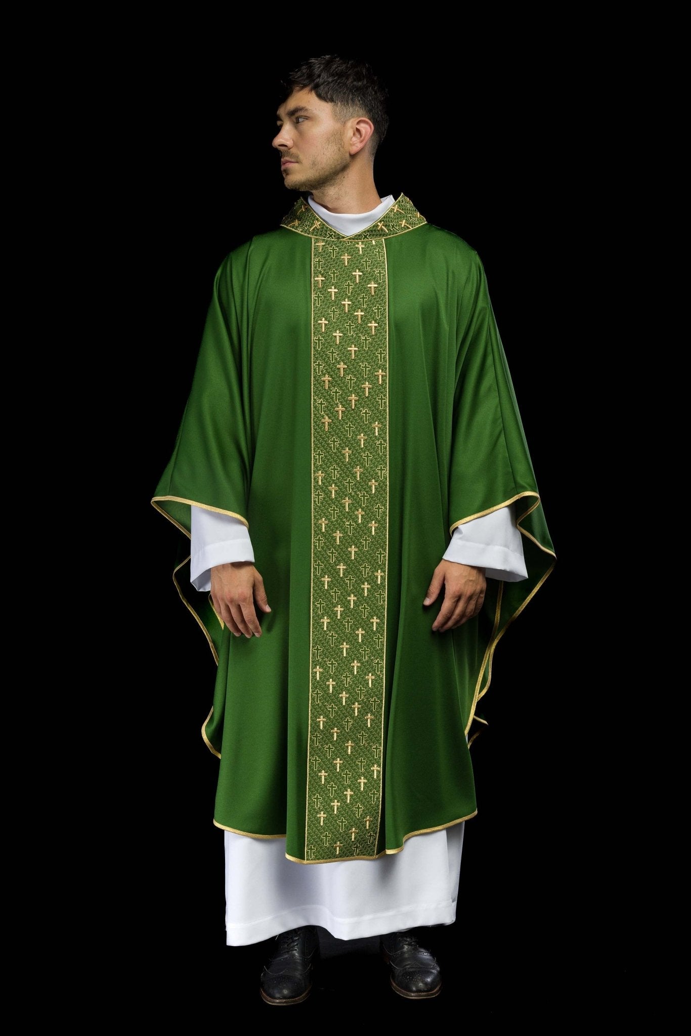 Casula con cintura riccamente ricamata a croci di colore verde S-7062-01-53 - PERILPRETE.IT