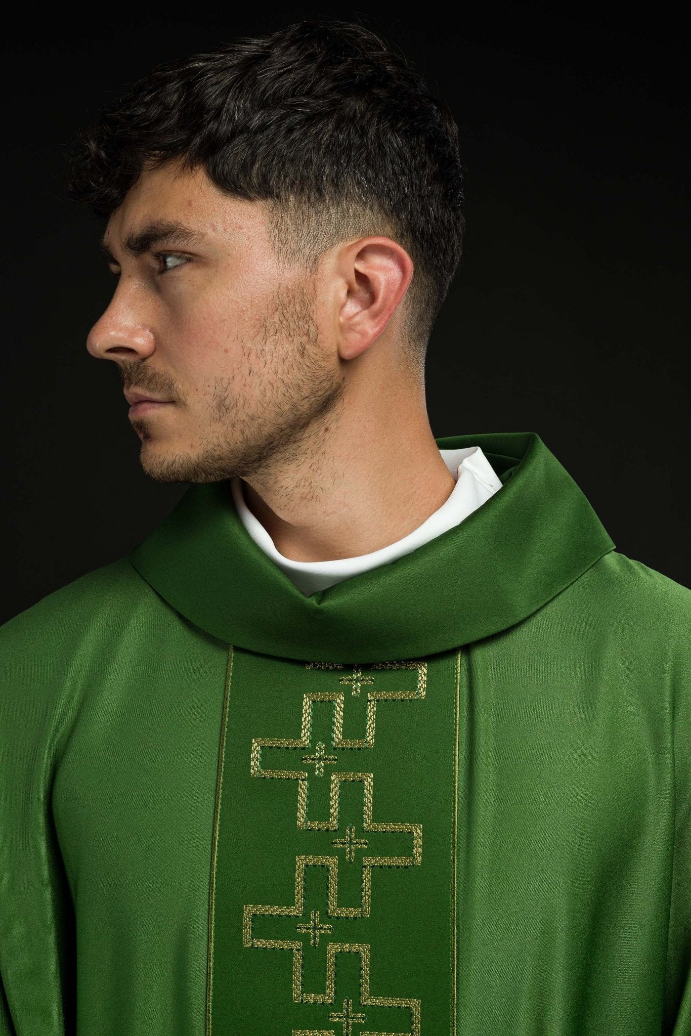 Casula con cintura riccamente ricamata con ricamo a croce in verde S-7060-01-53 - PERILPRETE.IT