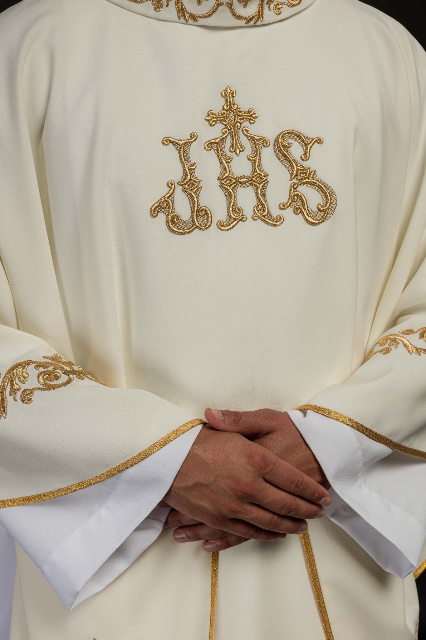 Casula con decorazioni e motivo IHS KOR/157/05/01 ECRU - PERILPRETE.IT