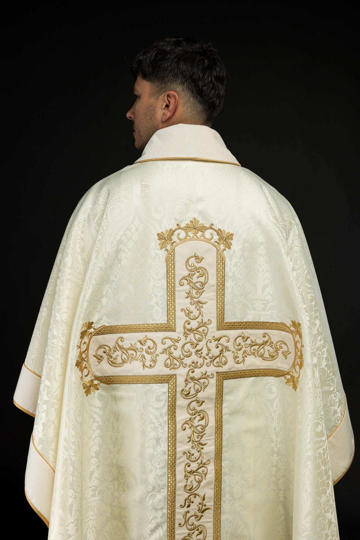 Casula con immagine di Gesù Cristo sulla croce color écru KOR/190/05/83/PA ECRU - PERILPRETE.IT