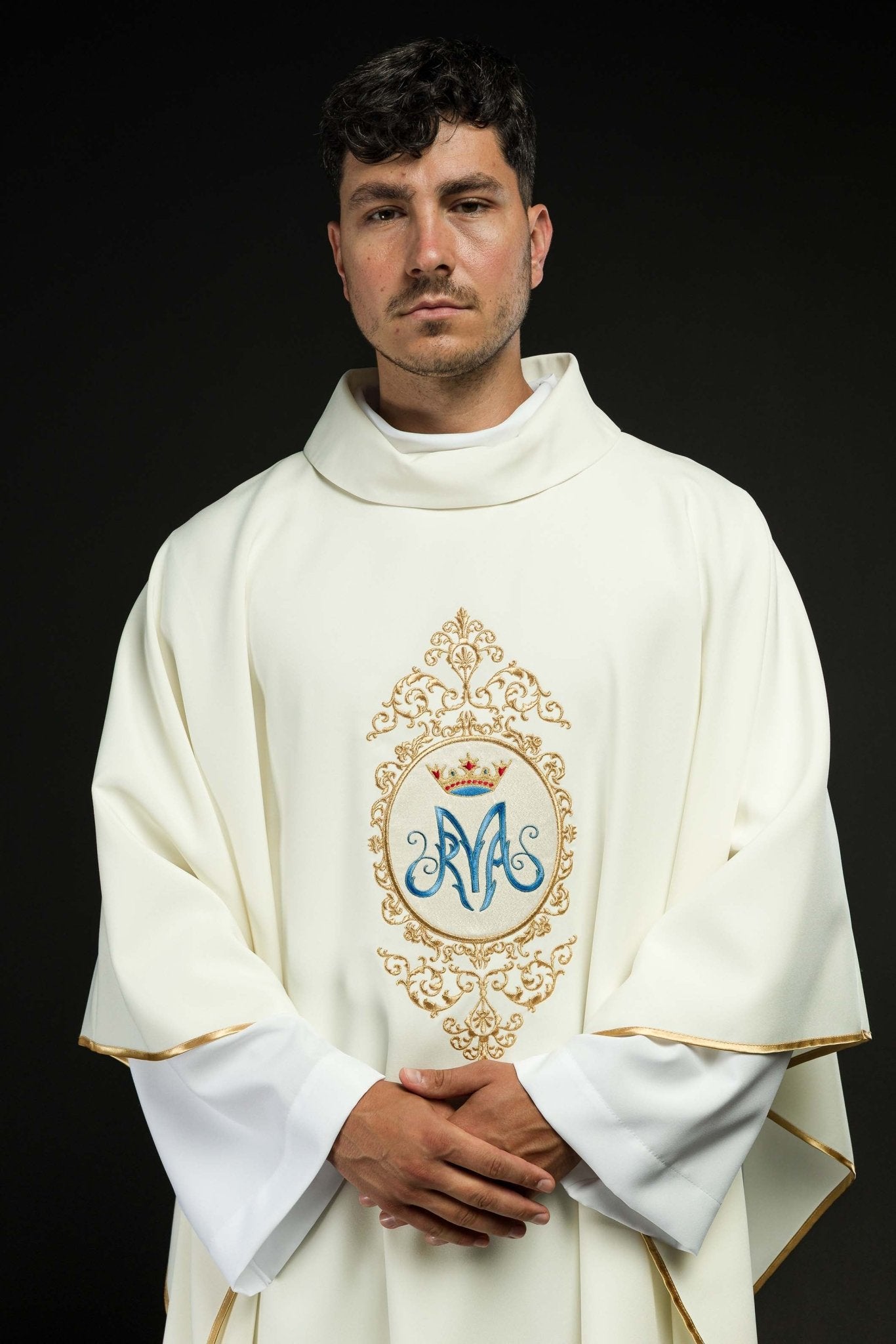 Casula con motivo mariano contornato da ricami dorati KOR/232/05/12 ECRU - PERILPRETE.IT