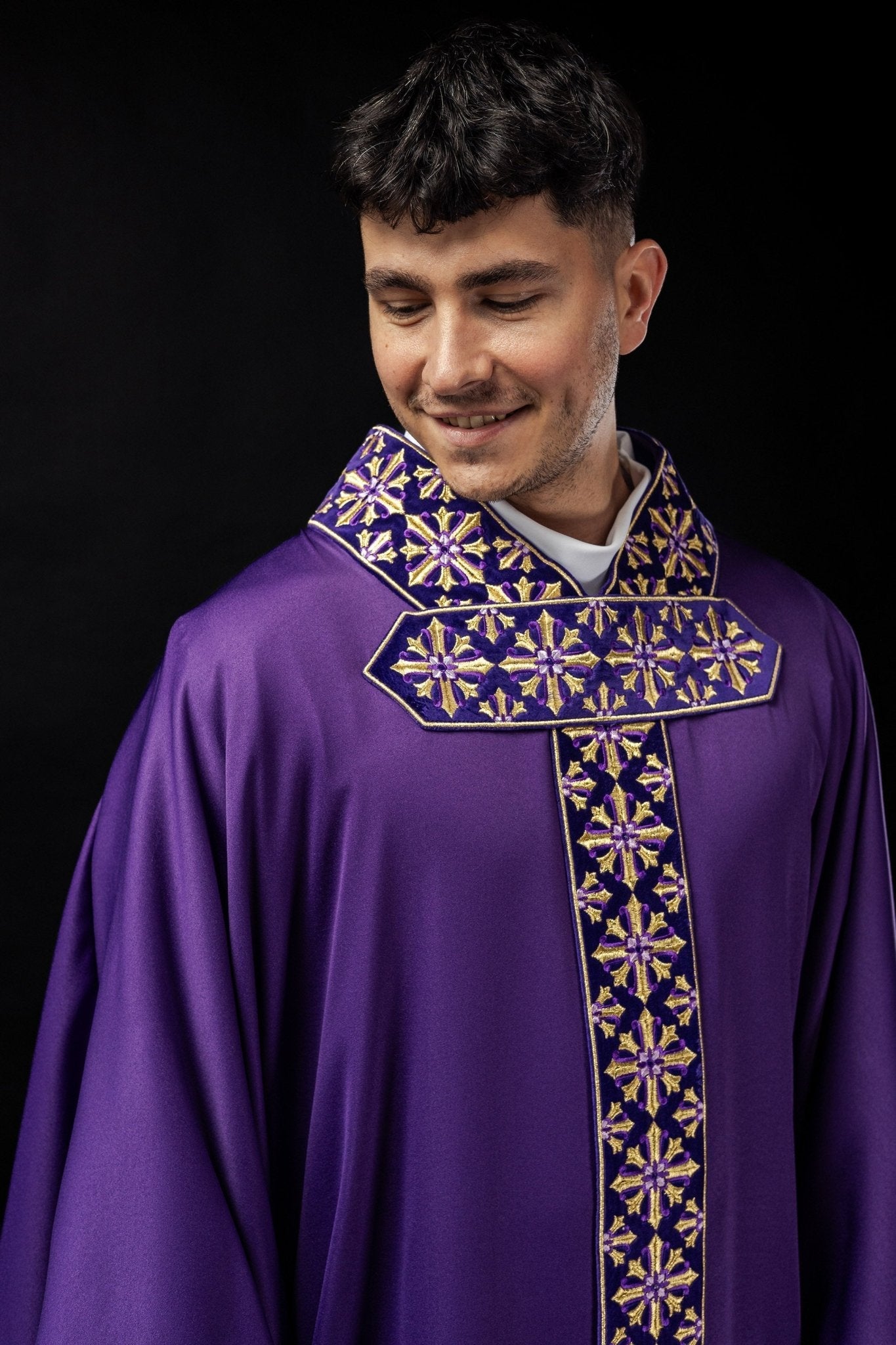 Casula con ricamo lucido in colore viola LE/7026/03 - PERILPRETE.IT