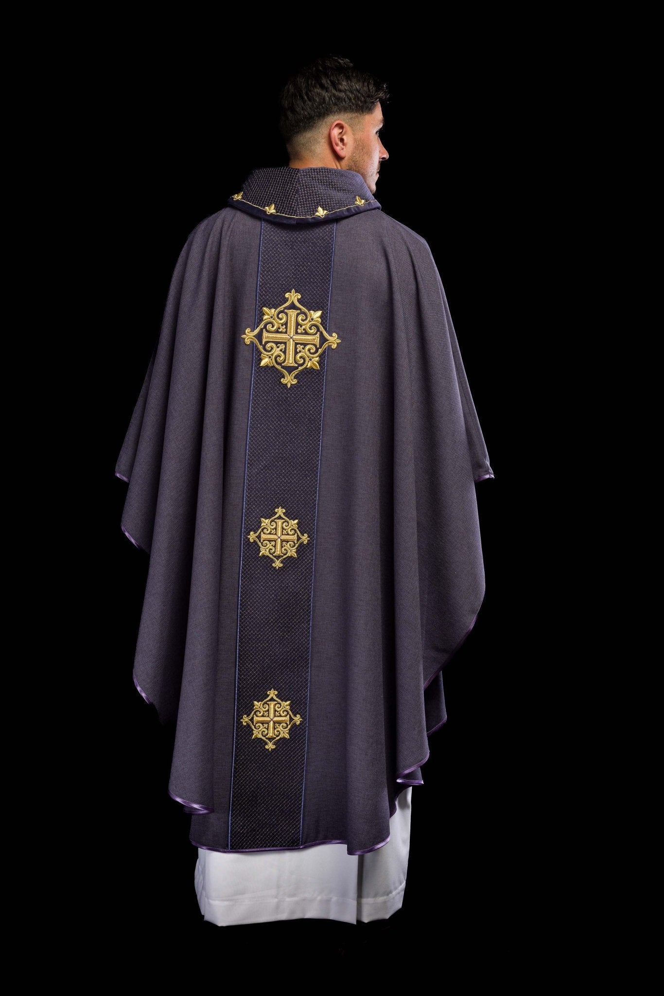 Casula con stolone in velluto viola e croci ricamate LE/7030/03 - PERILPRETE.IT