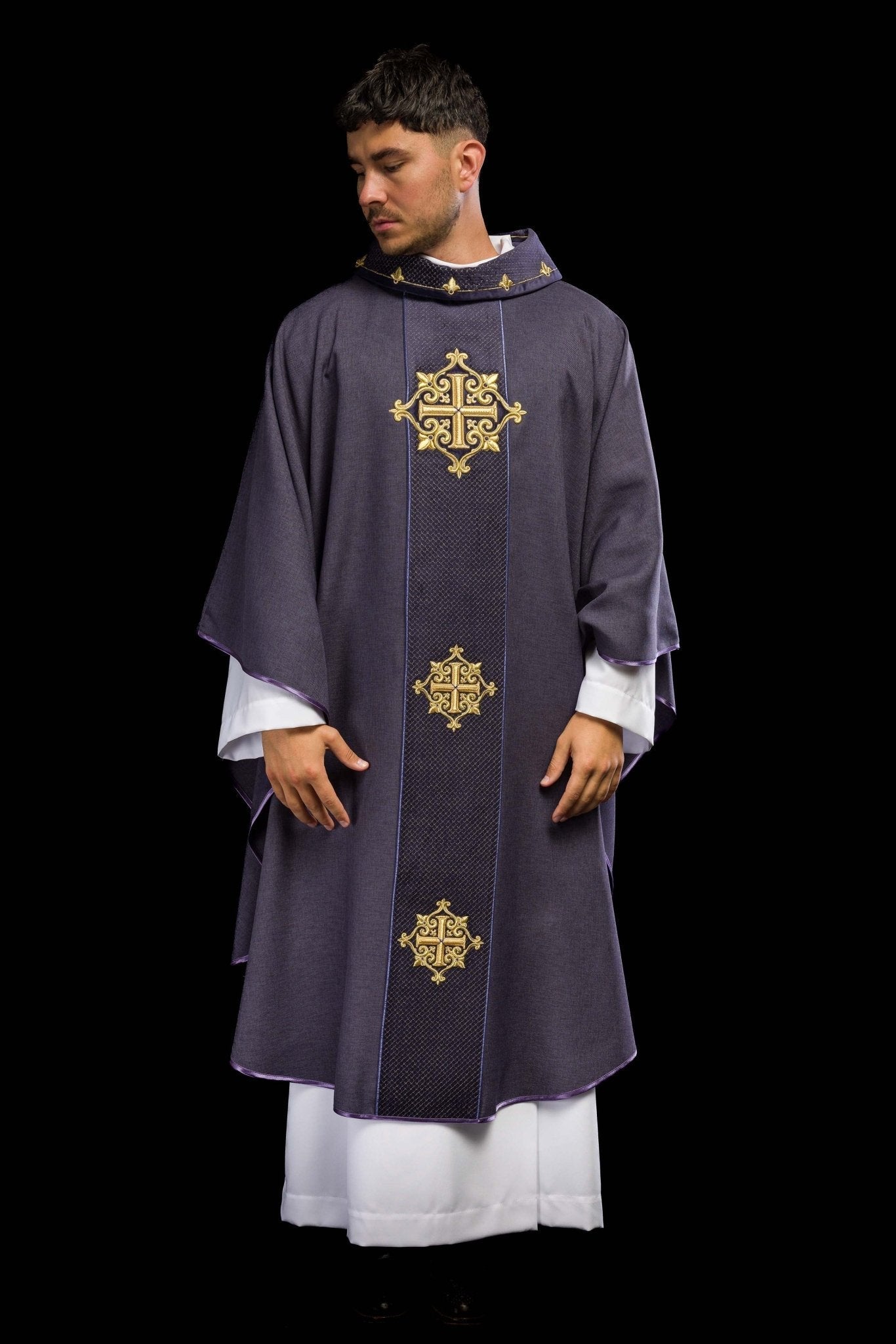 Casula con stolone in velluto viola e croci ricamate LE/7030/03 - PERILPRETE.IT