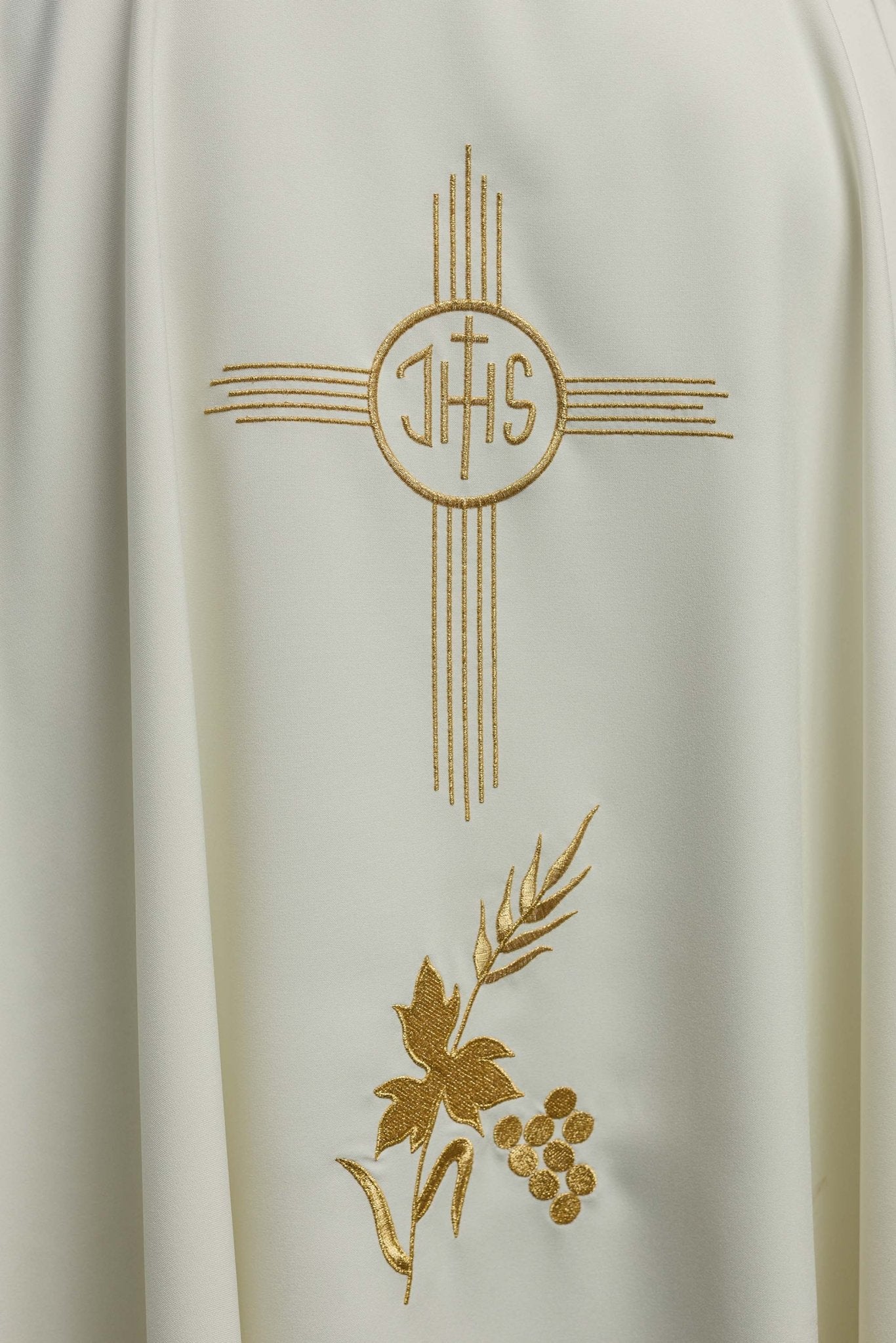 Casula con stolone ricamato IHS KOR/003/05/12 ECRU - PERILPRETE.IT