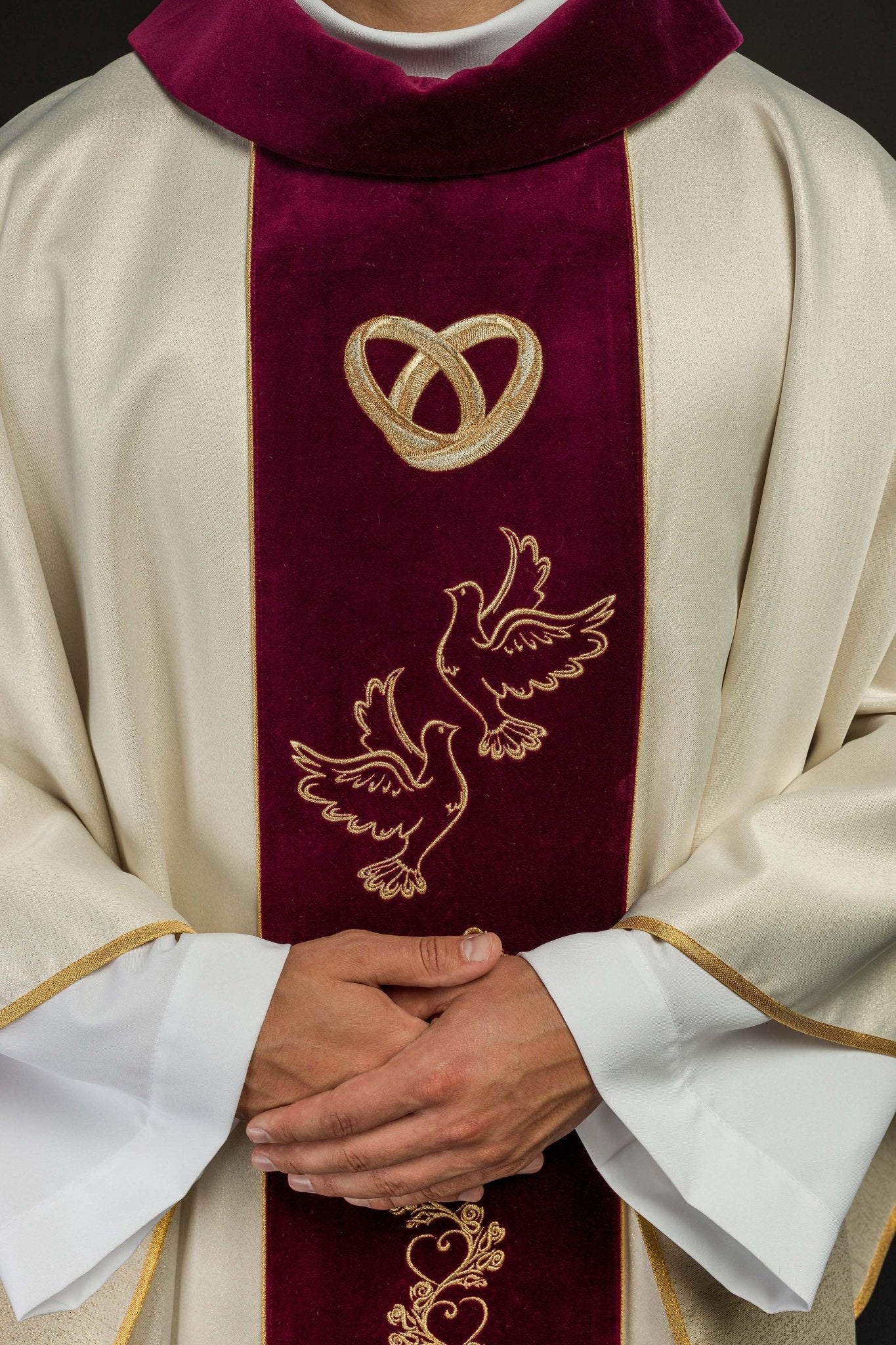 Casula da sposa color écru con fascia in velluto rosso KOR/283/05/54/PA ECRU - PERILPRETE.IT