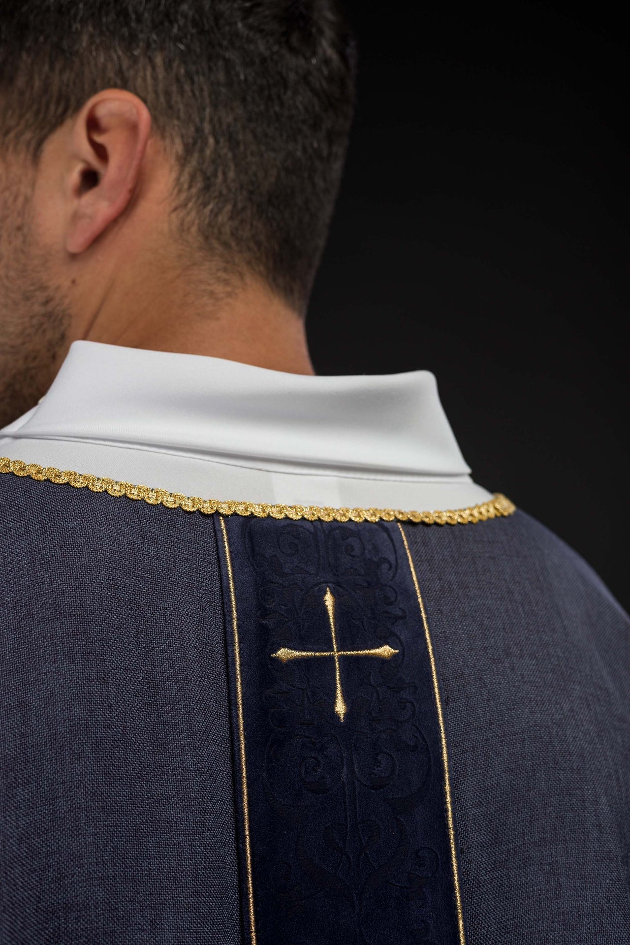 Casula di colore viola con fascia ricamata a croci LE/7074/03 - PERILPRETE.IT